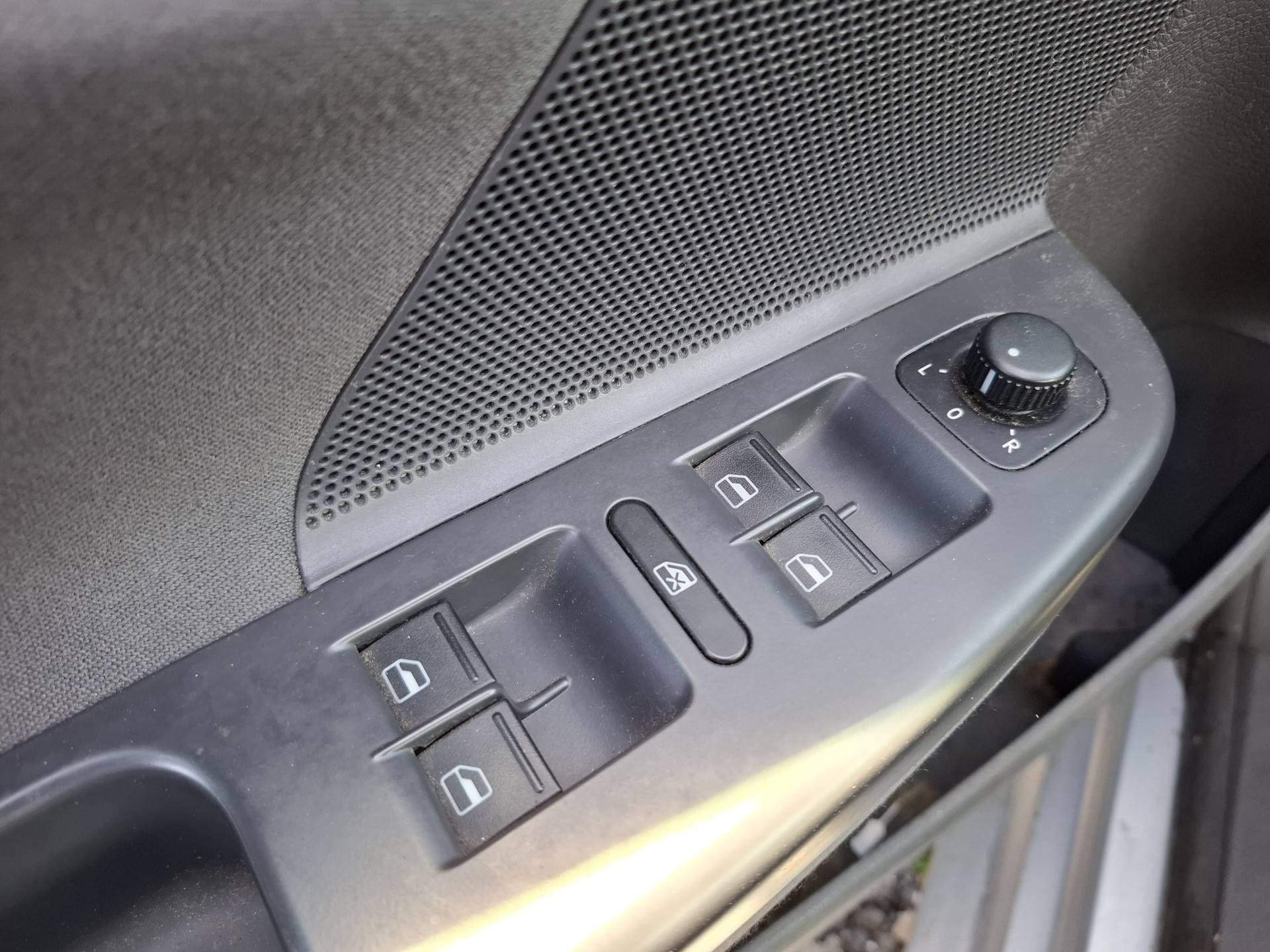 Volkswagen Golf thumbnail 3