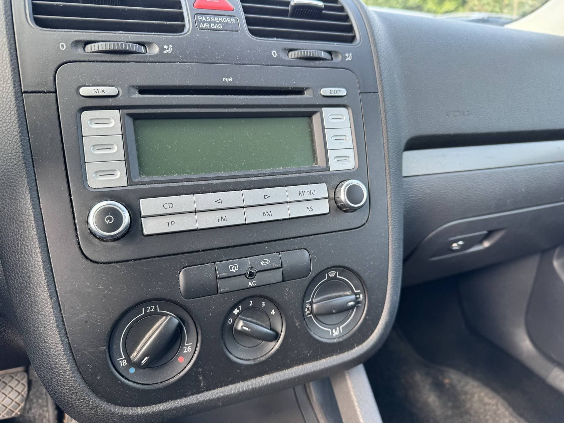 Volkswagen Golf thumbnail 22