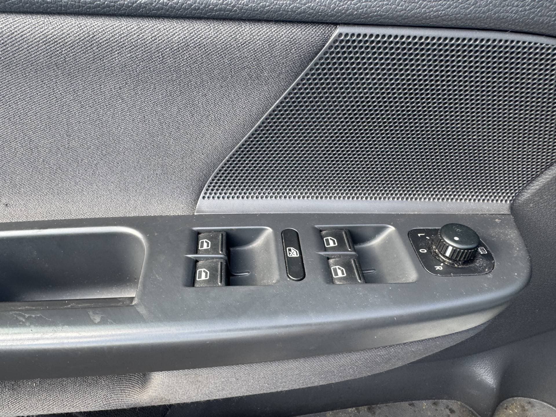 Volkswagen Golf thumbnail 23