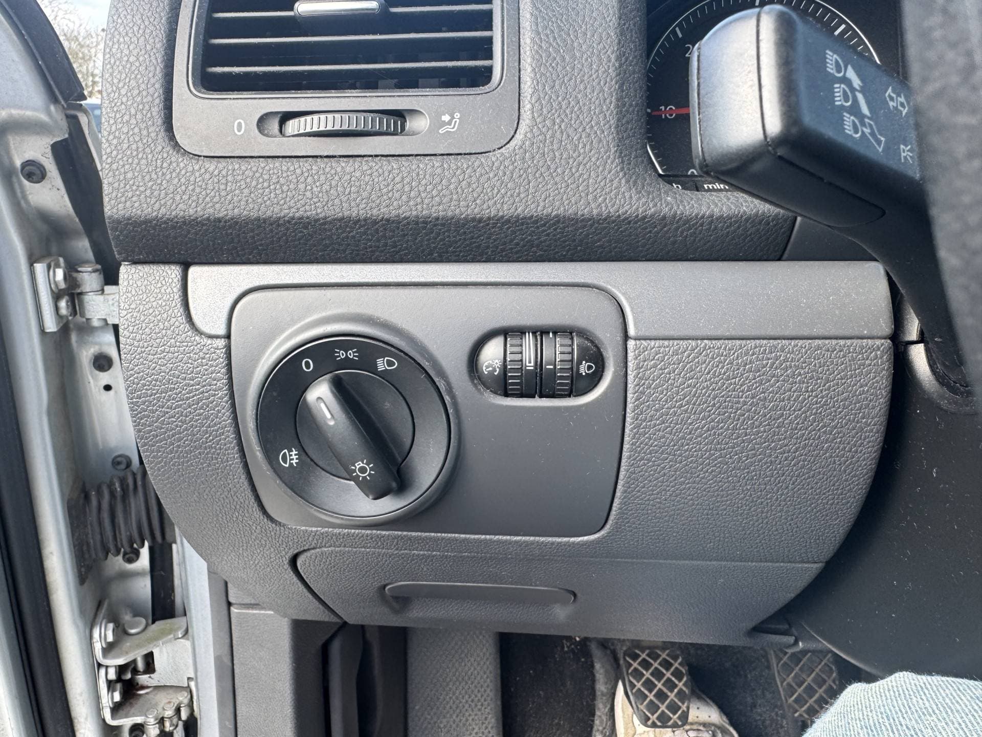 Volkswagen Golf thumbnail 24