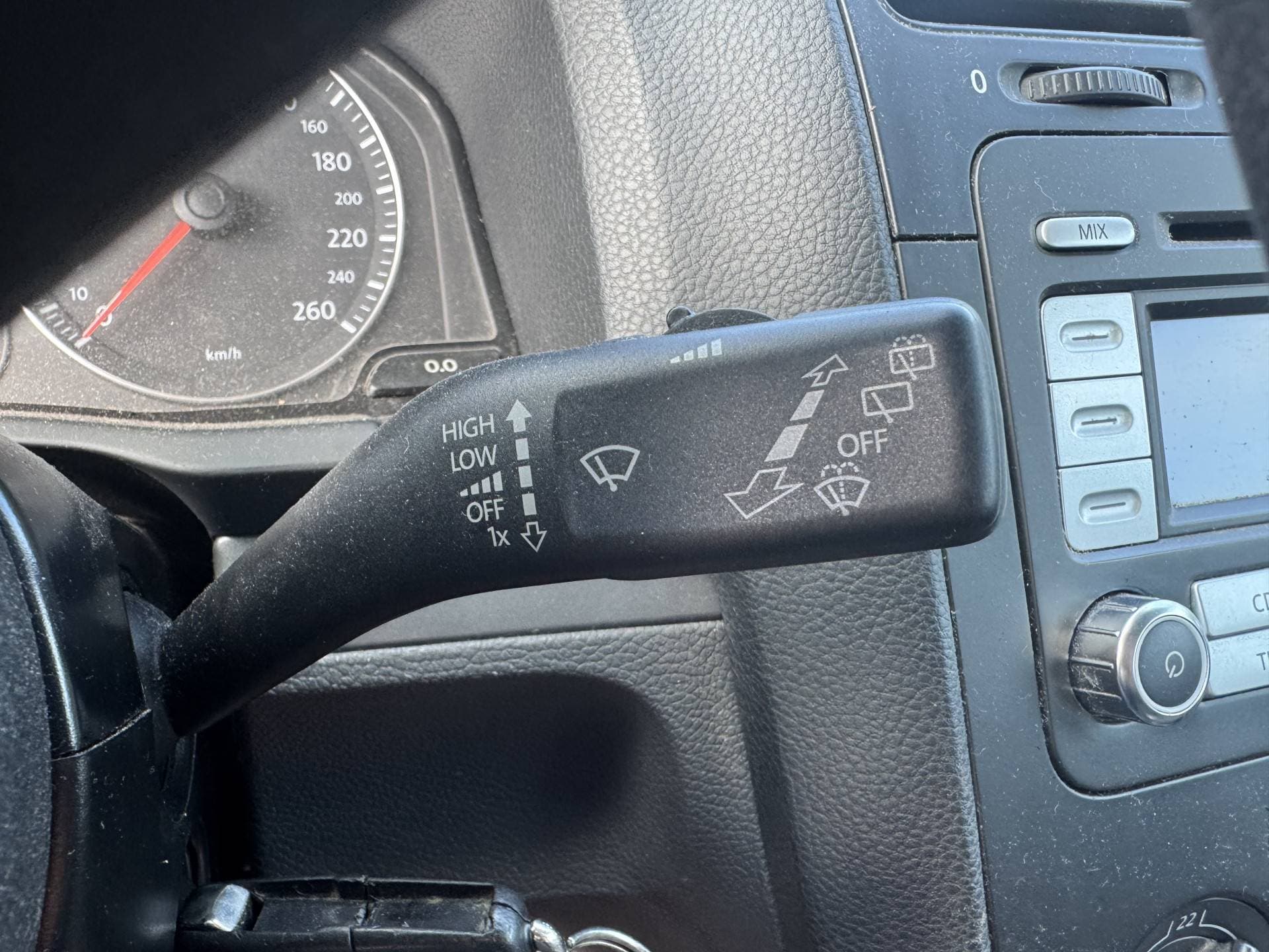 Volkswagen Golf thumbnail 25