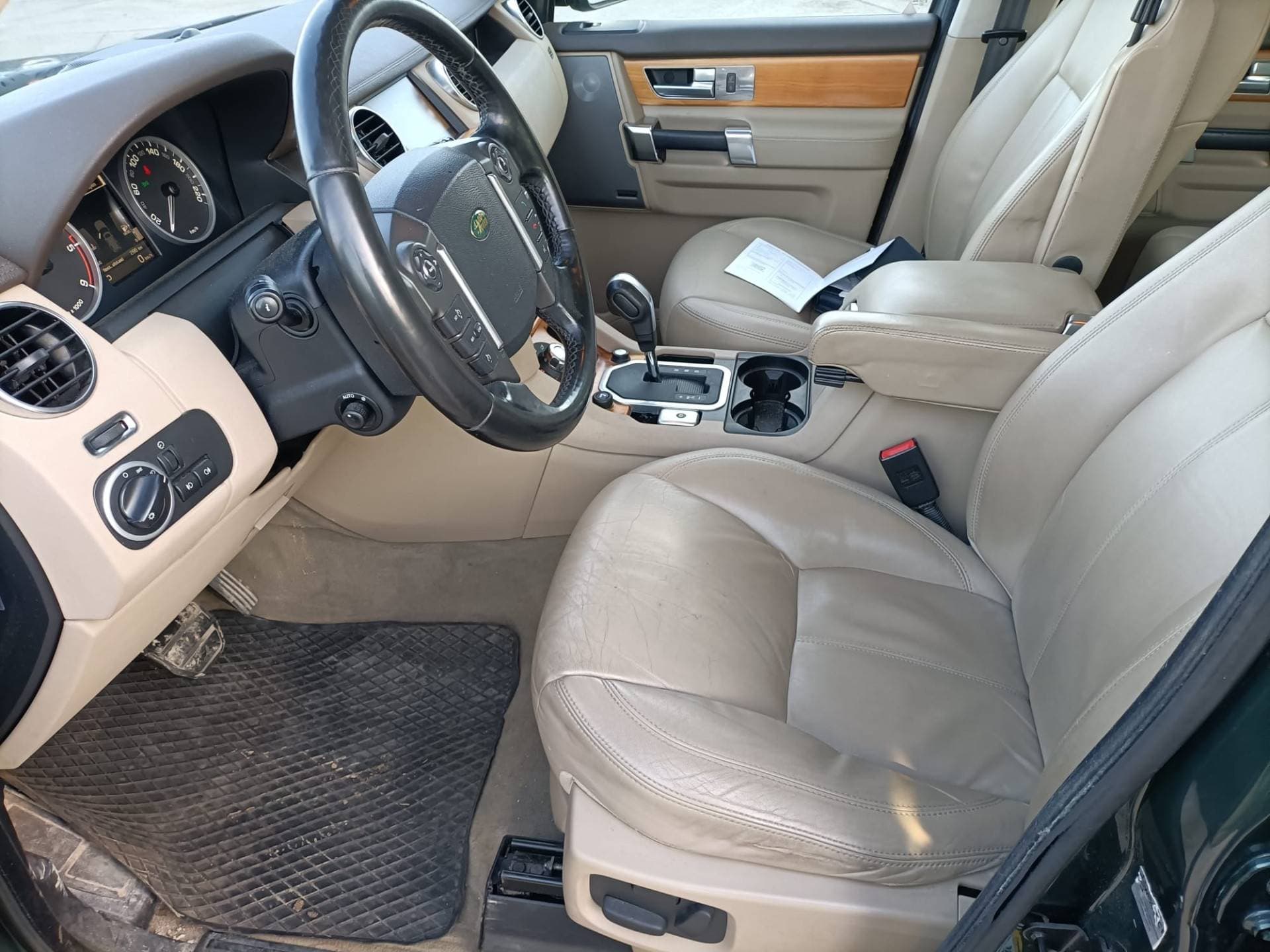 Land Rover Discovery thumbnail 2