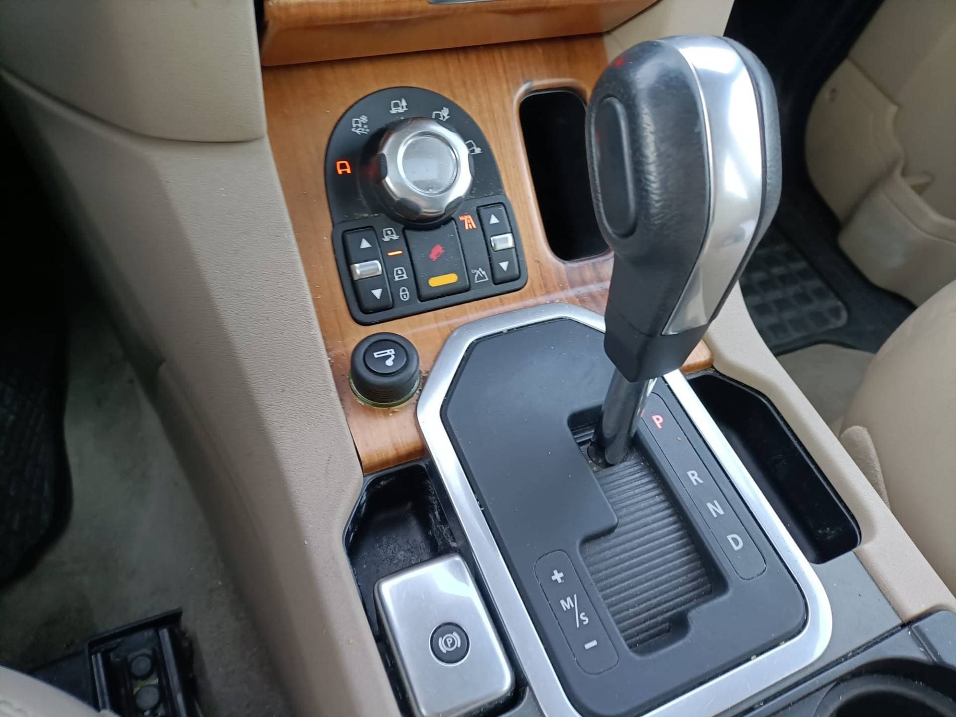 Land Rover Discovery thumbnail 12