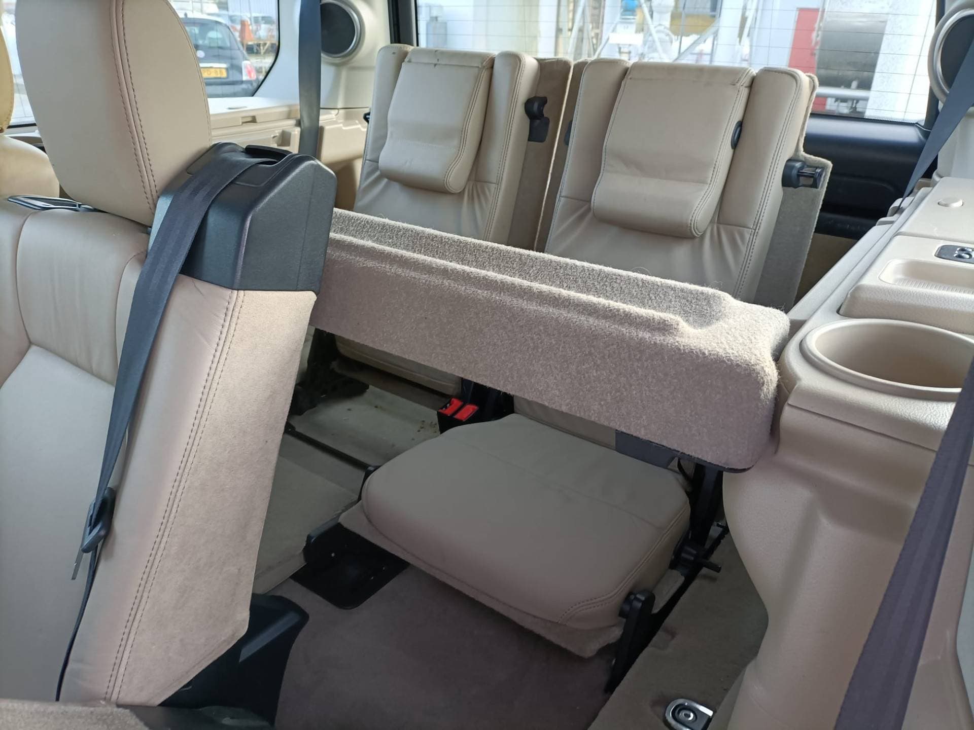 Land Rover Discovery thumbnail 7