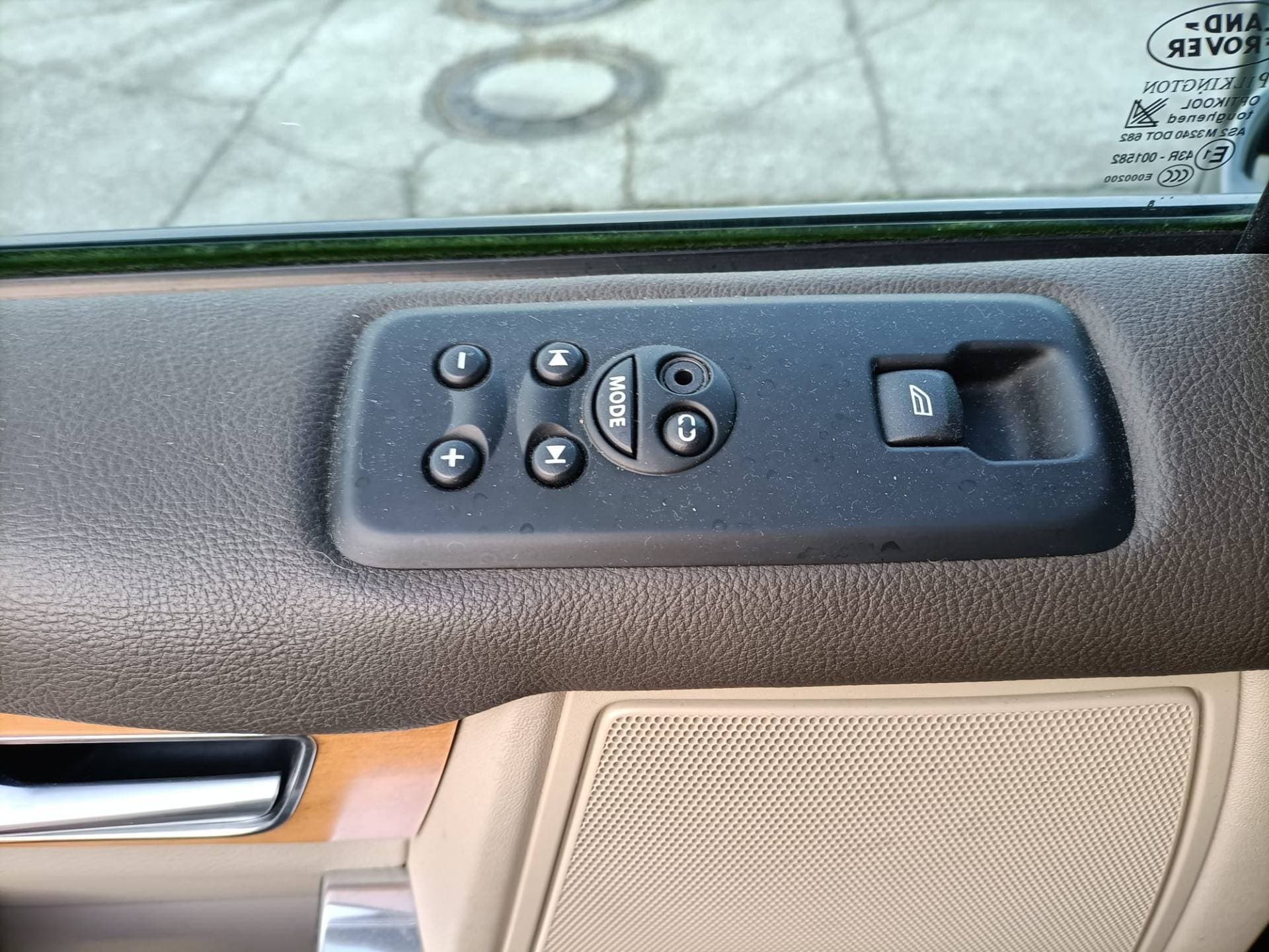 Land Rover Discovery thumbnail 8