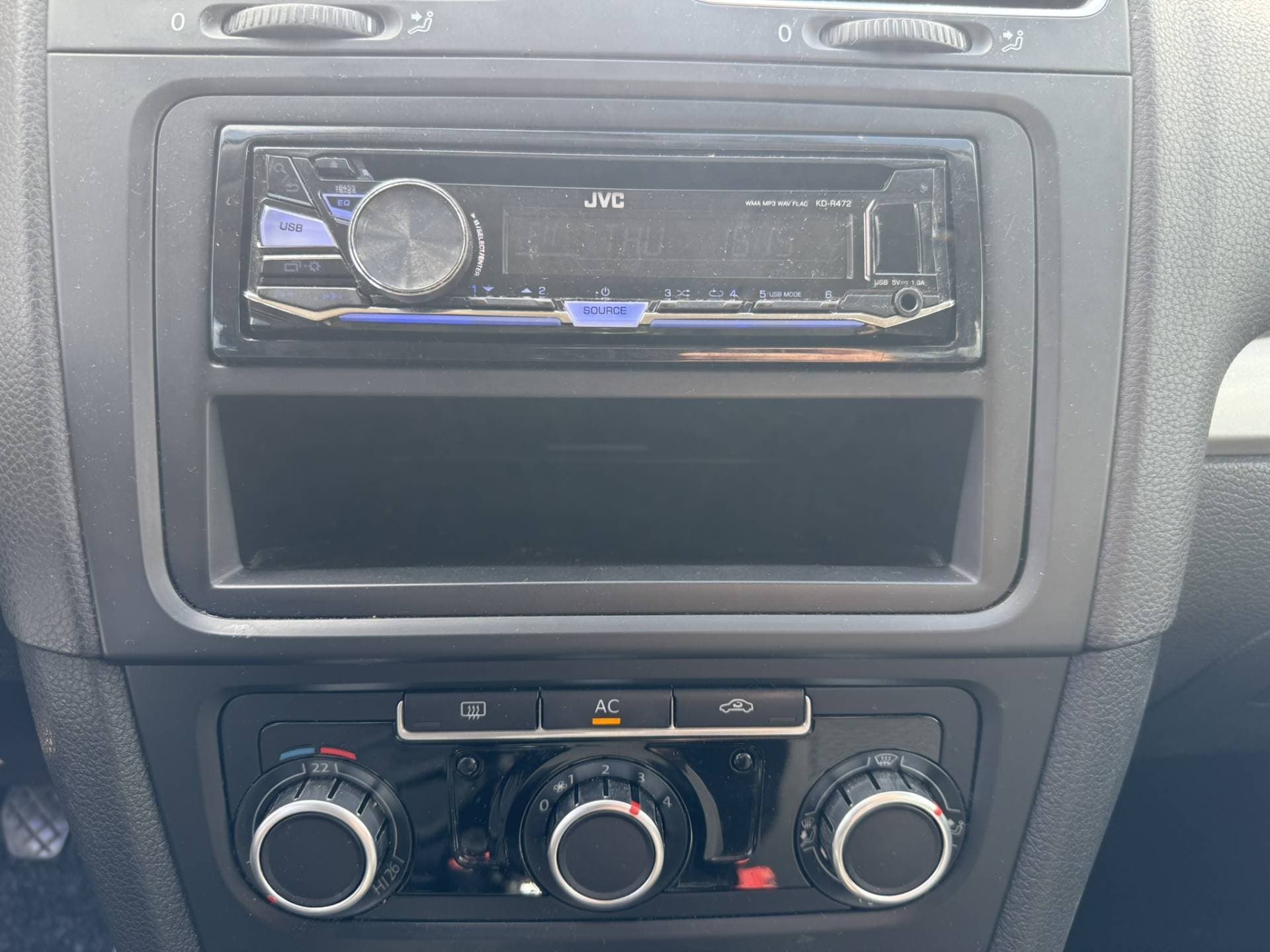 Volkswagen Golf thumbnail 14