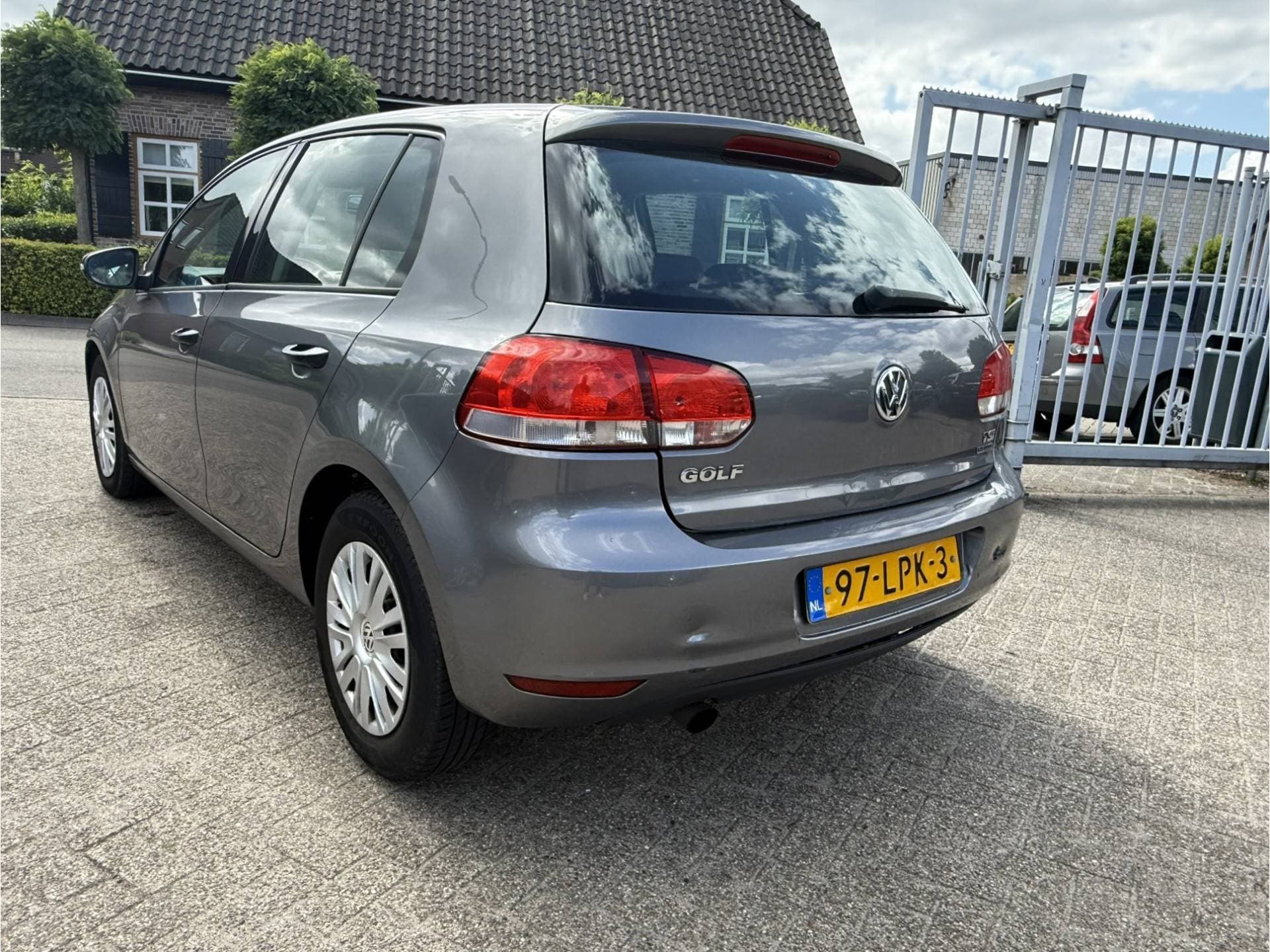 Volkswagen Golf thumbnail 4