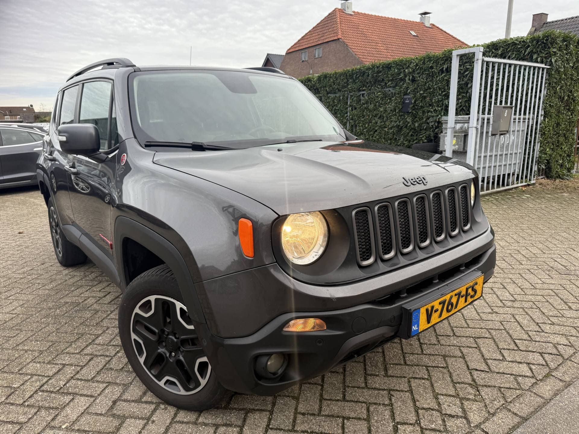 Jeep Renegade thumbnail 2
