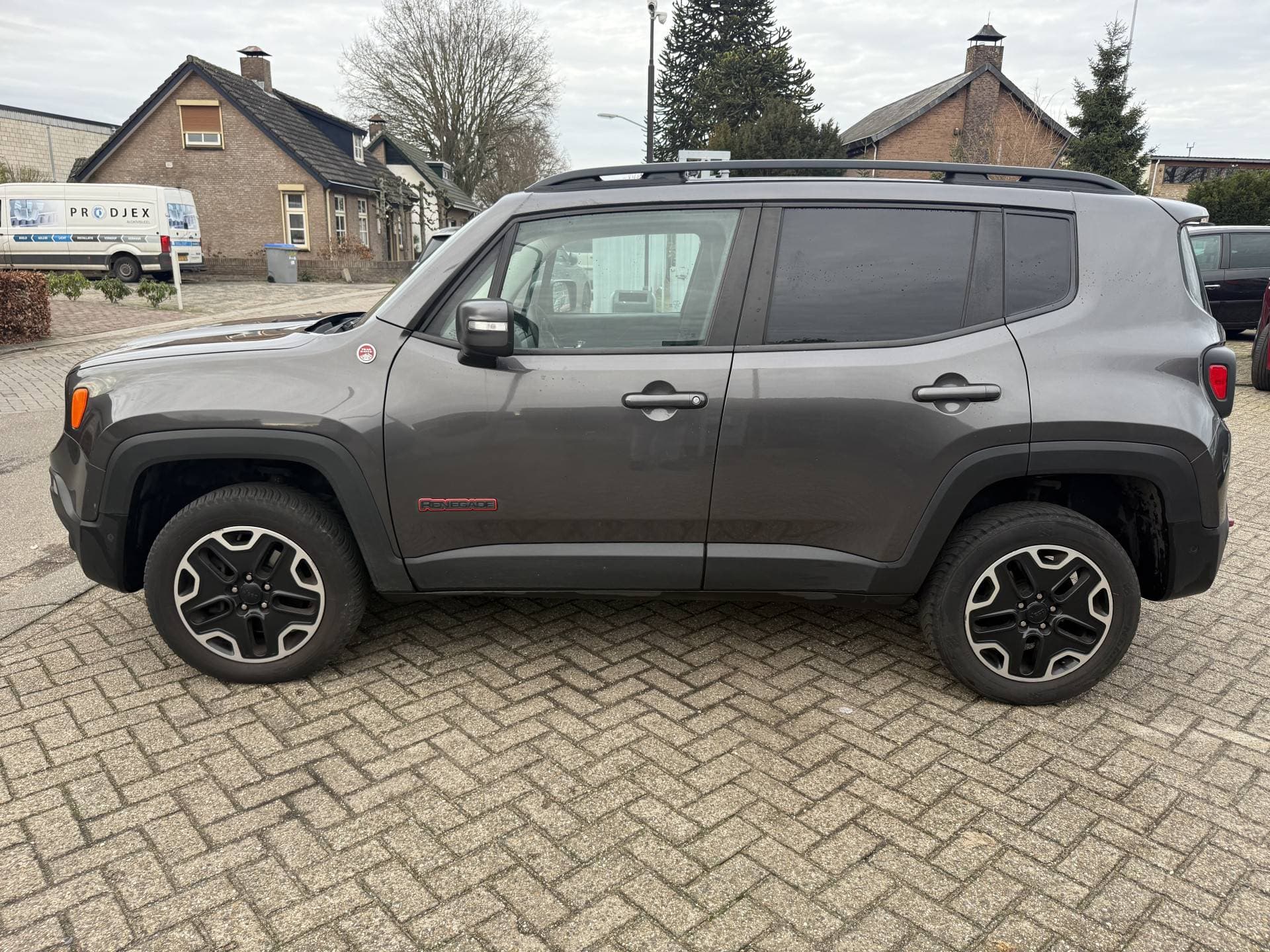 Jeep Renegade thumbnail 11