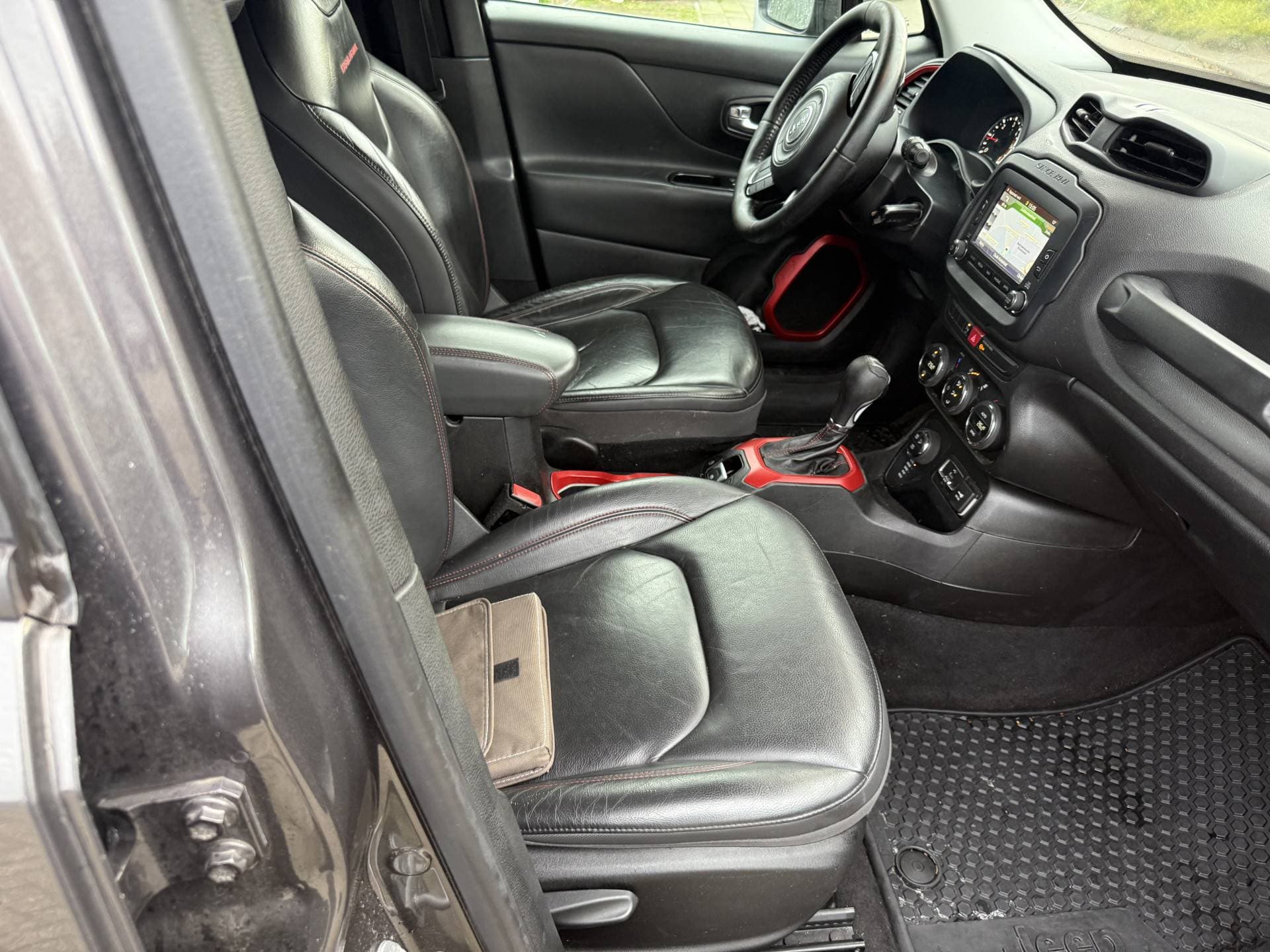 Jeep Renegade thumbnail 13