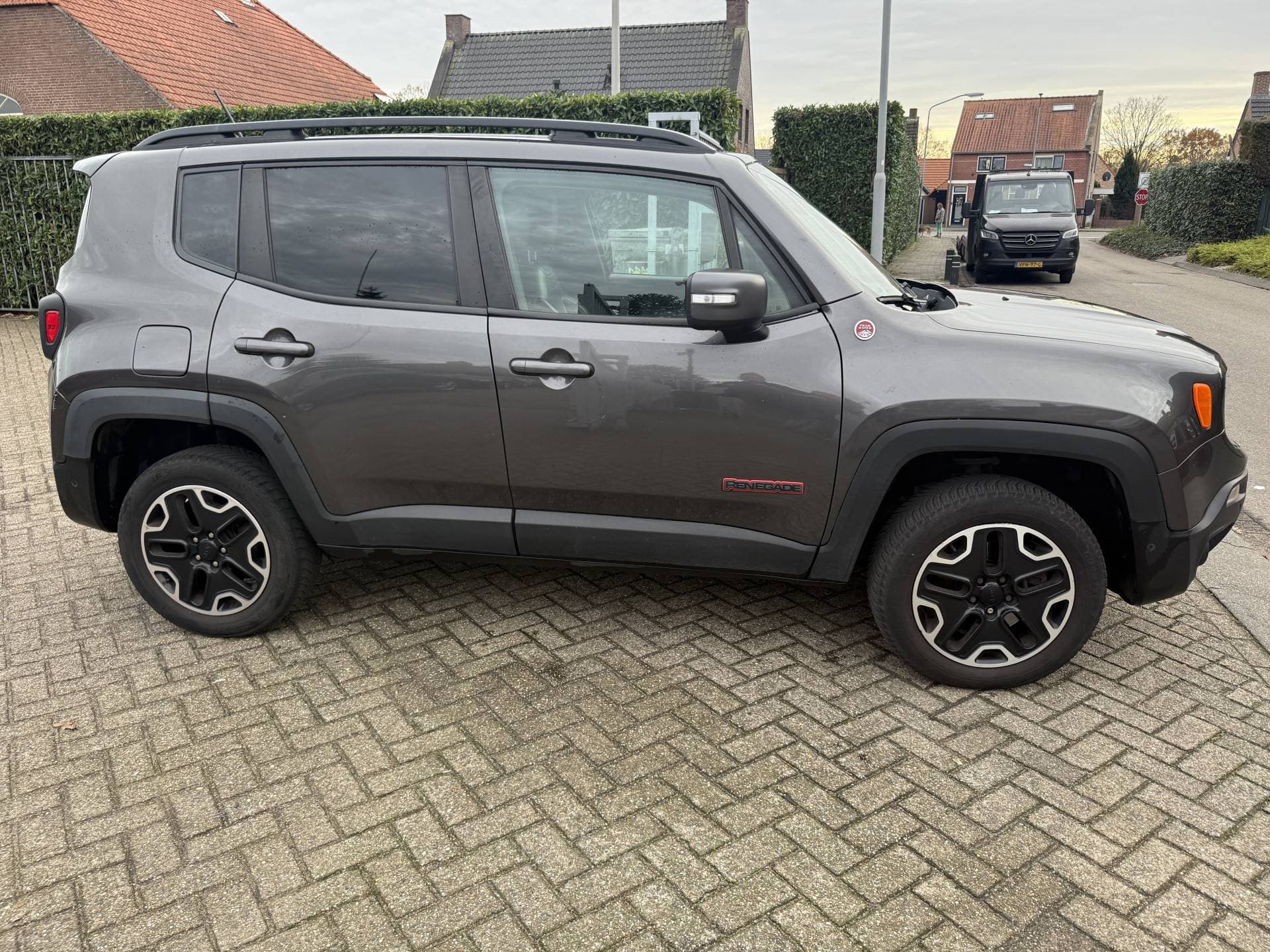 Jeep Renegade thumbnail 10