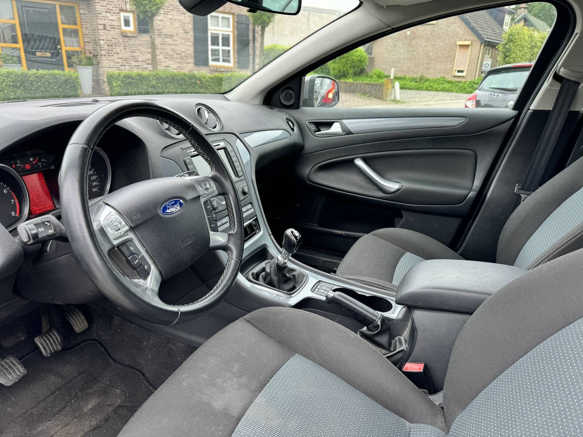 Ford Mondeo thumbnail 10