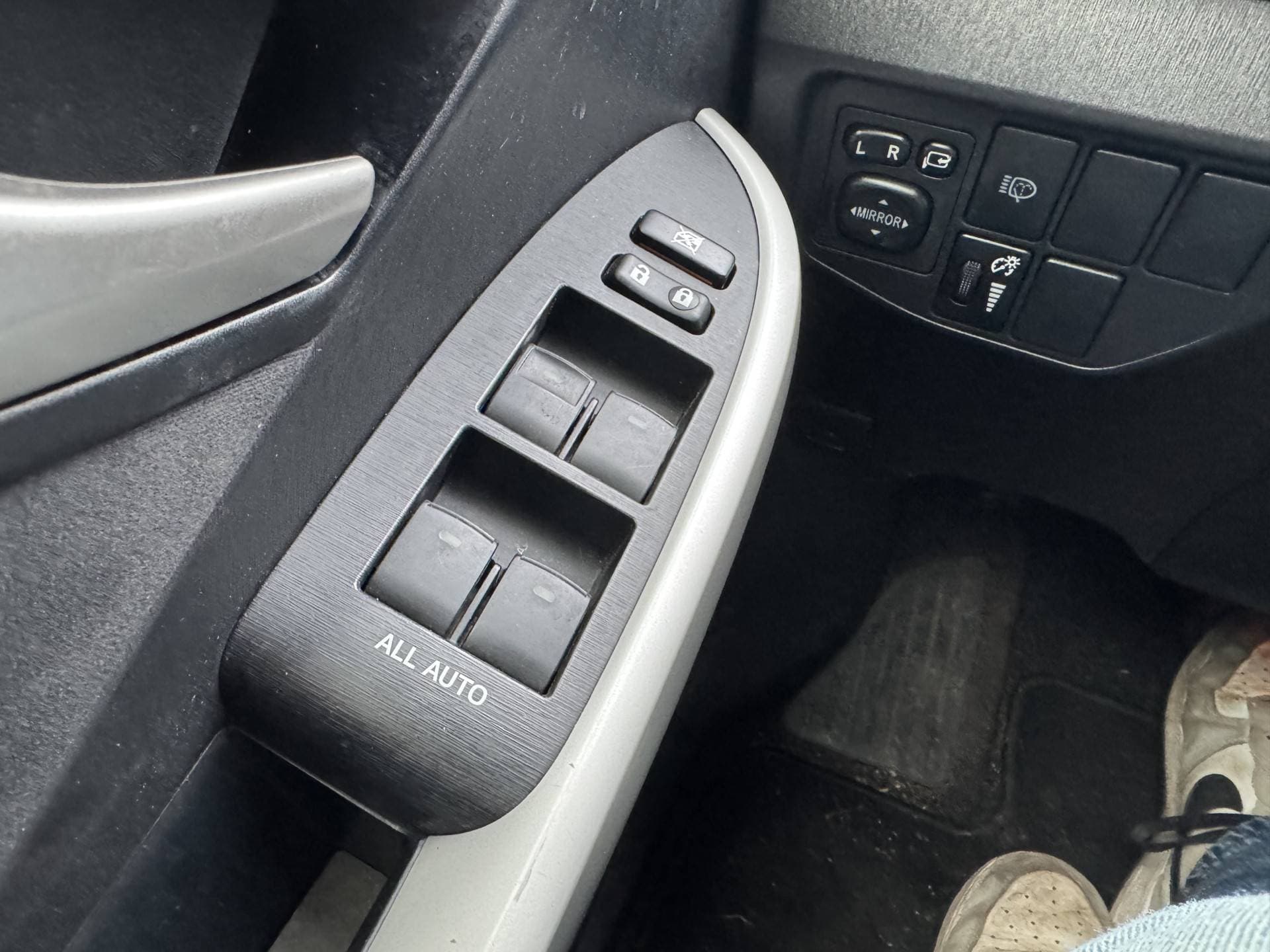 Toyota Prius 1.8 Plug-in Dynamic Business thumbnail 32