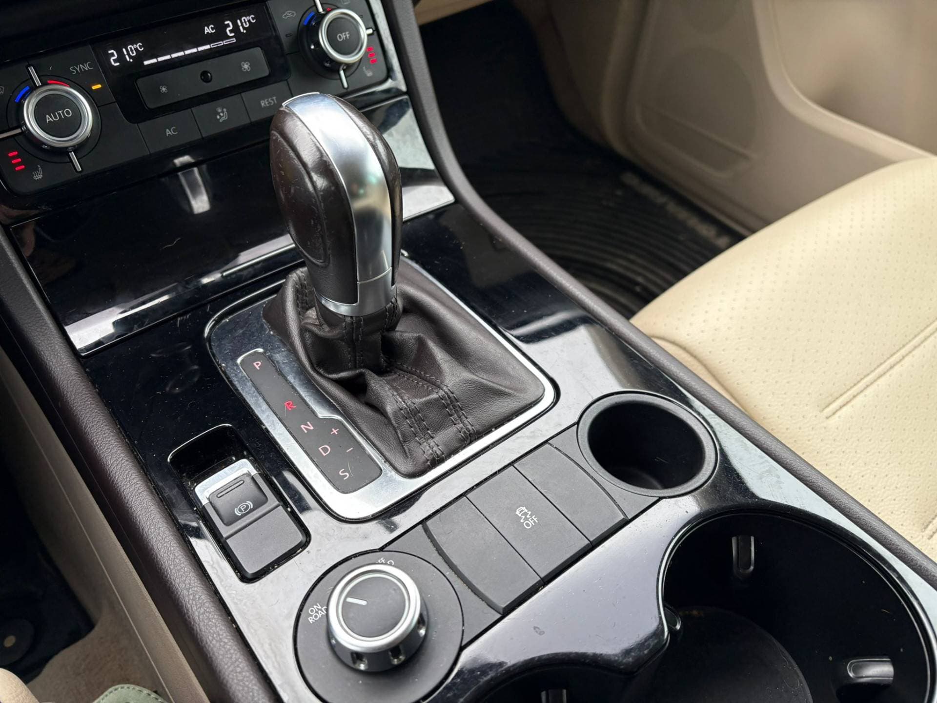 Volkswagen Touareg thumbnail 11