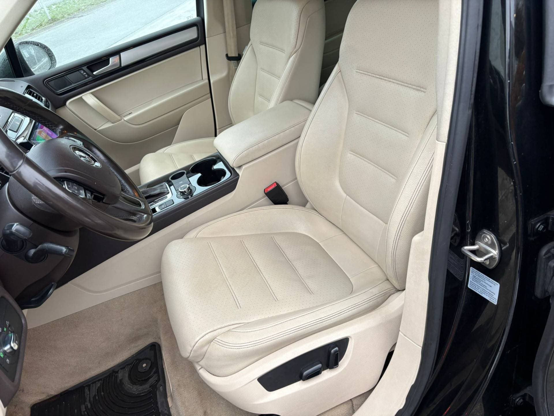 Volkswagen Touareg thumbnail 12