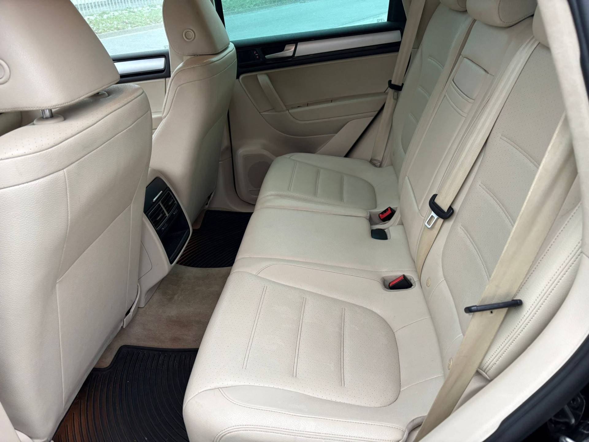 Volkswagen Touareg thumbnail 8