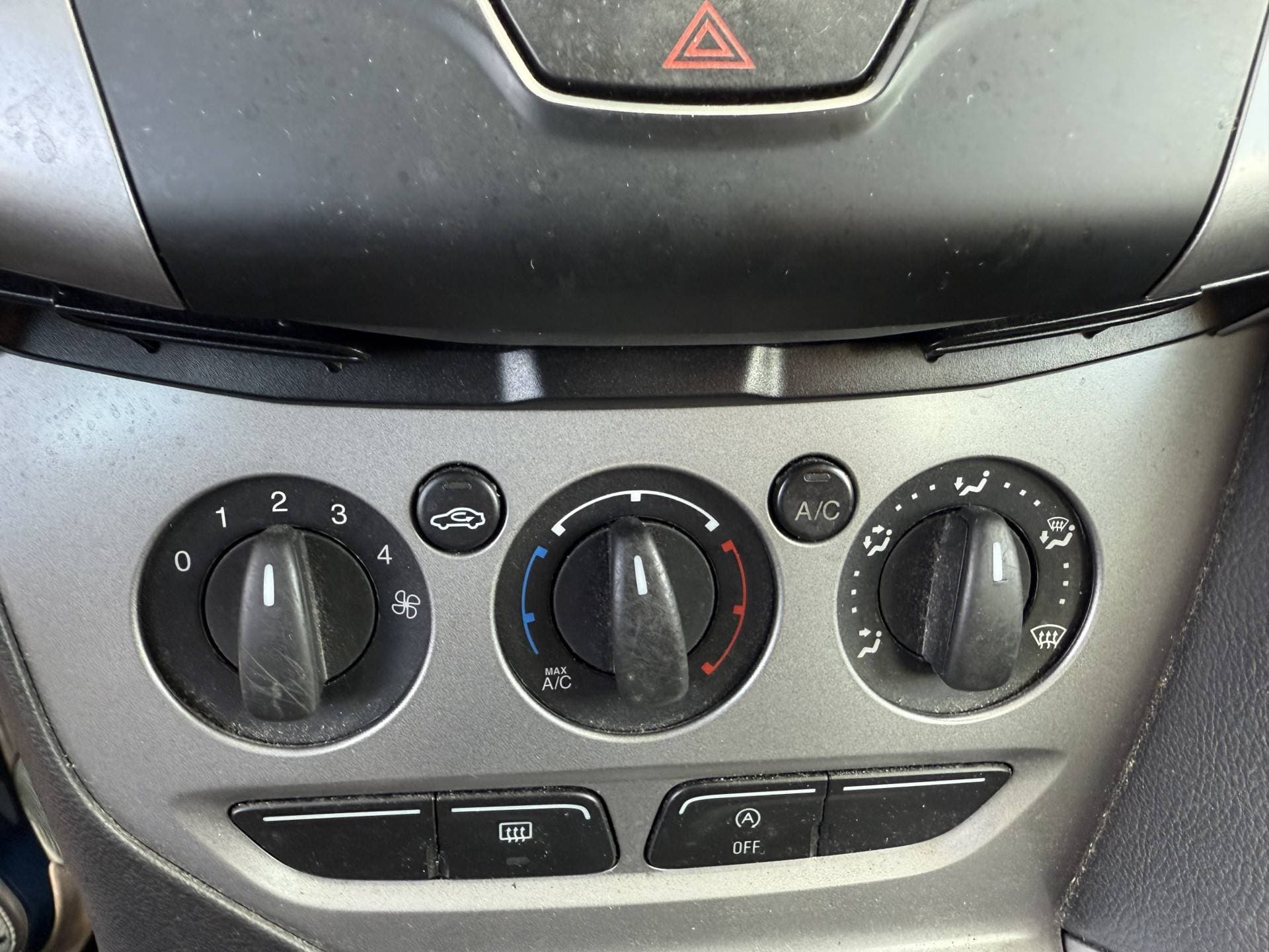 Ford Focus thumbnail 12