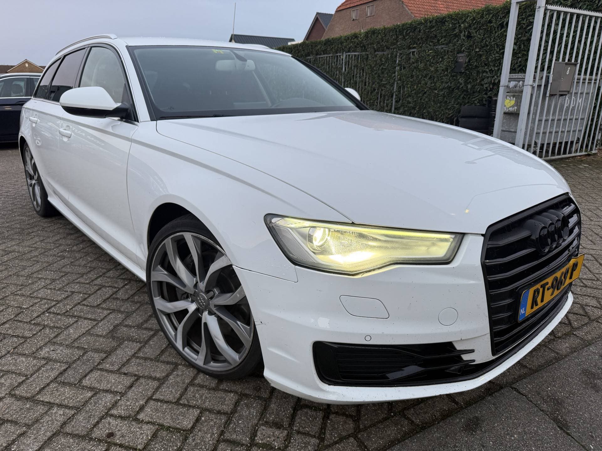 Audi A6 thumbnail 2