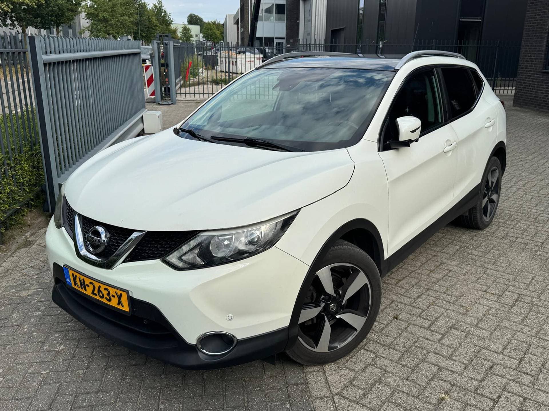 Nissan QASHQAI Connect Edition thumbnail 2