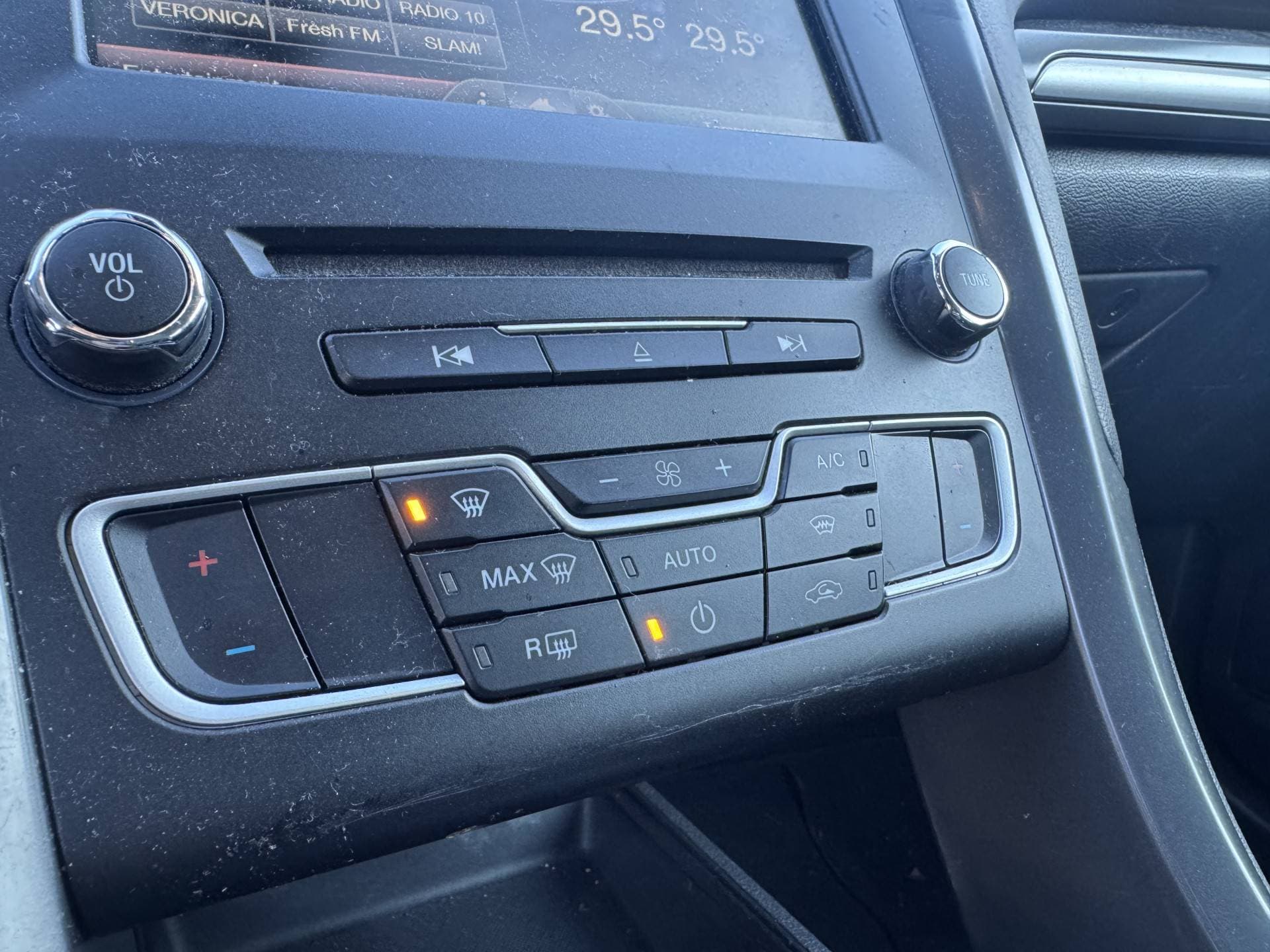 Ford Mondeo thumbnail 24