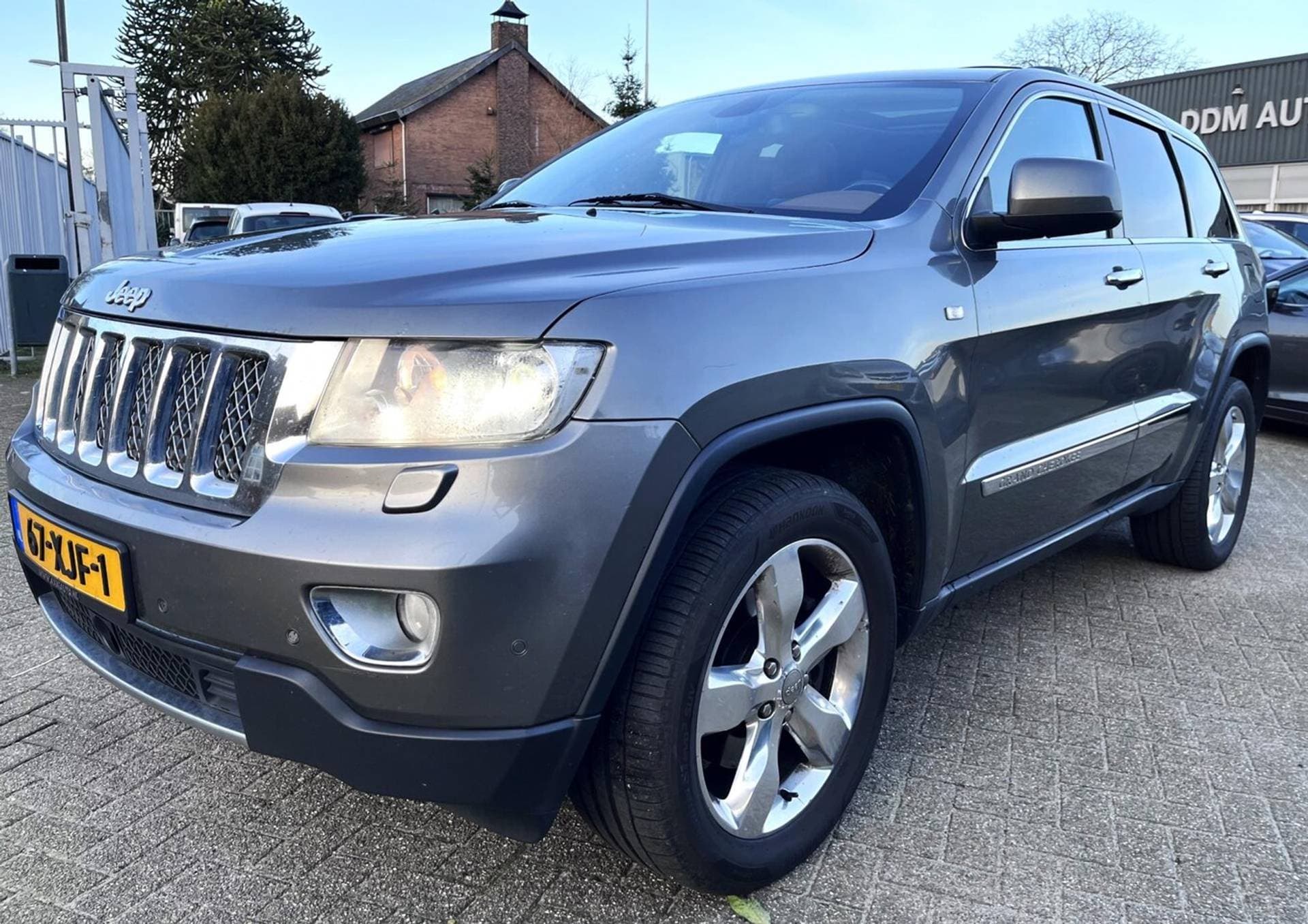 Jeep Grand Cherokee thumbnail 3