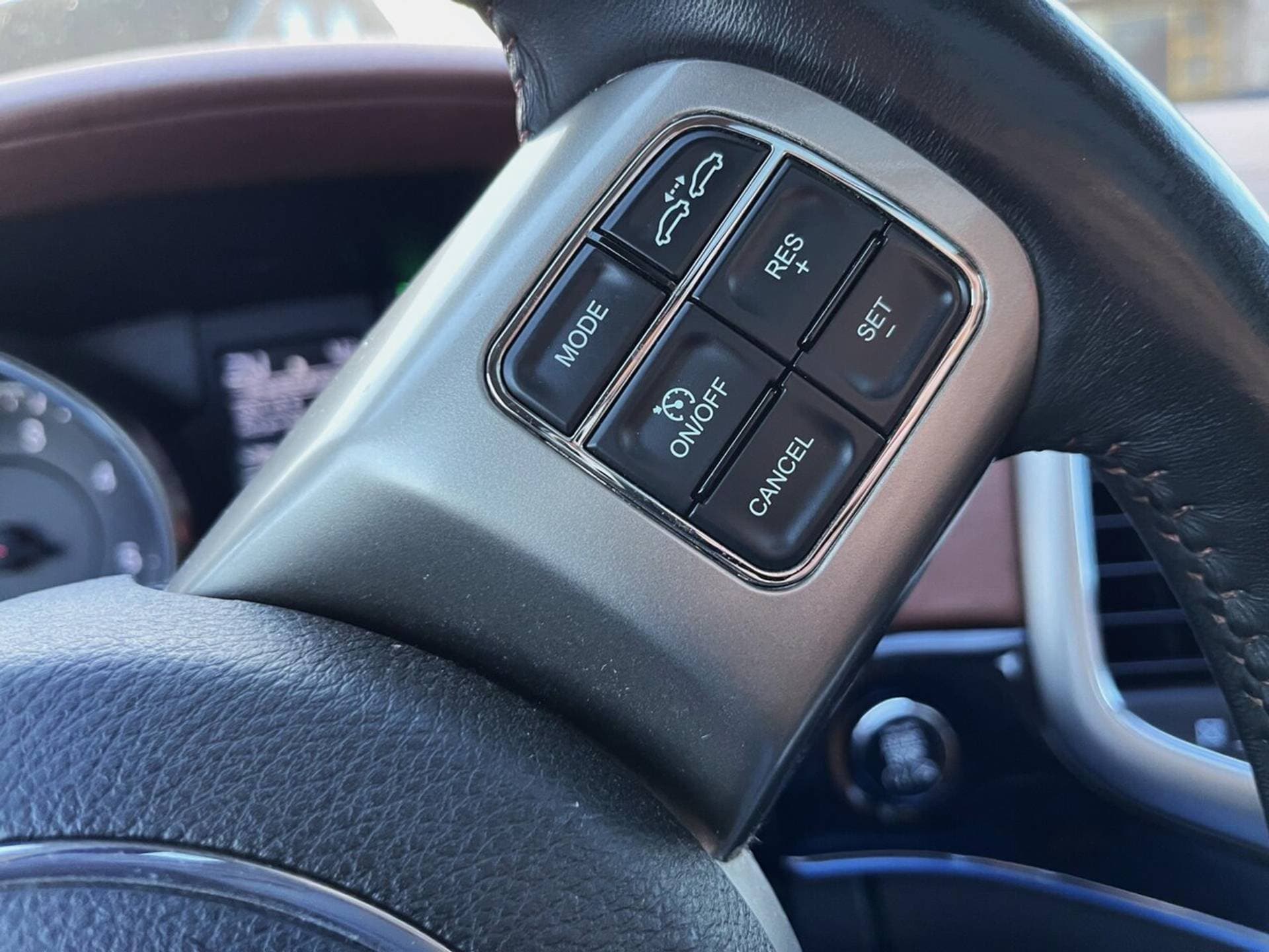 Jeep Grand Cherokee thumbnail 23