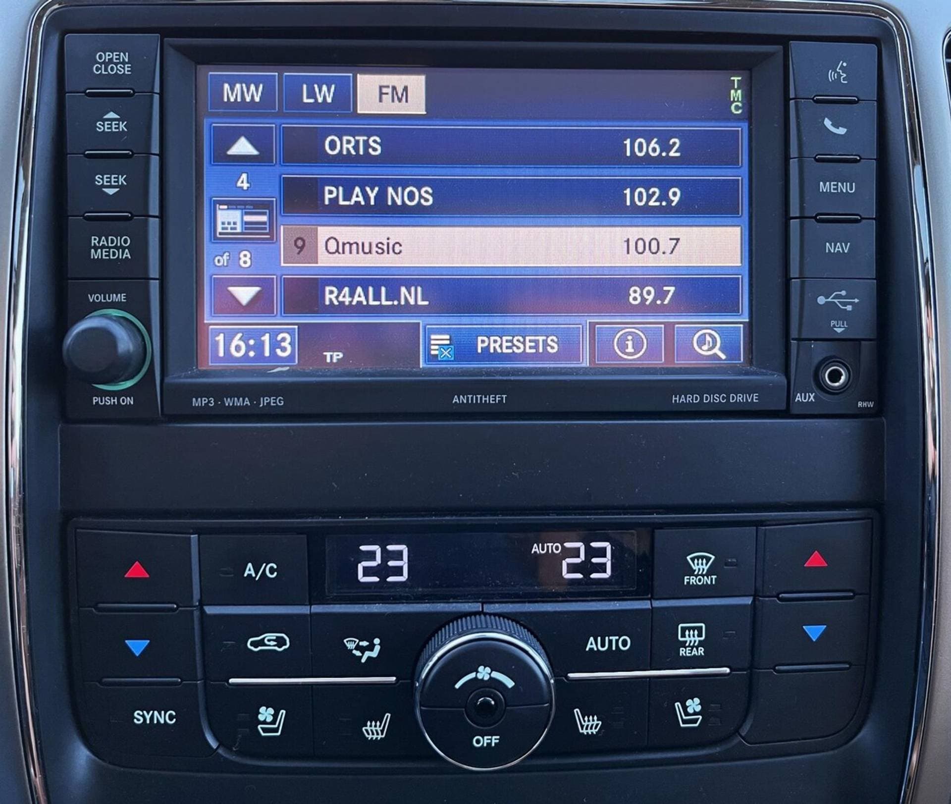 Jeep Grand Cherokee thumbnail 24