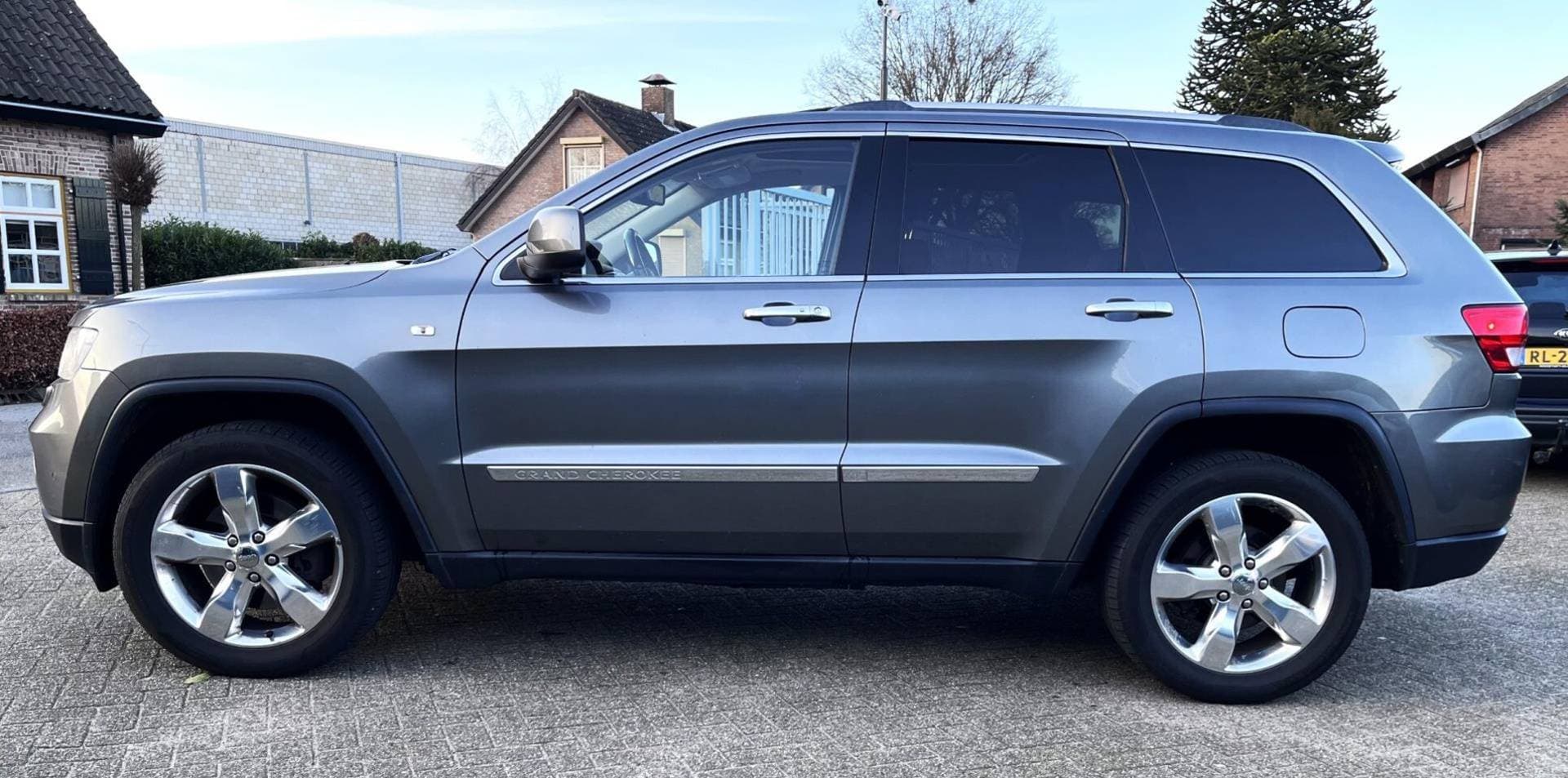 Jeep Grand Cherokee thumbnail 5