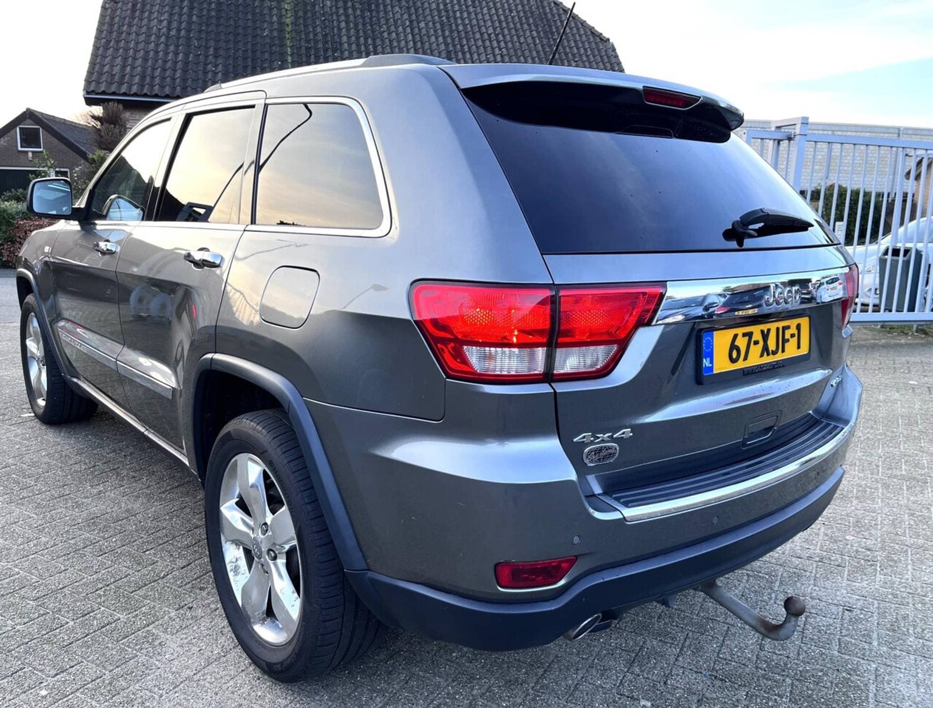 Jeep Grand Cherokee thumbnail 6