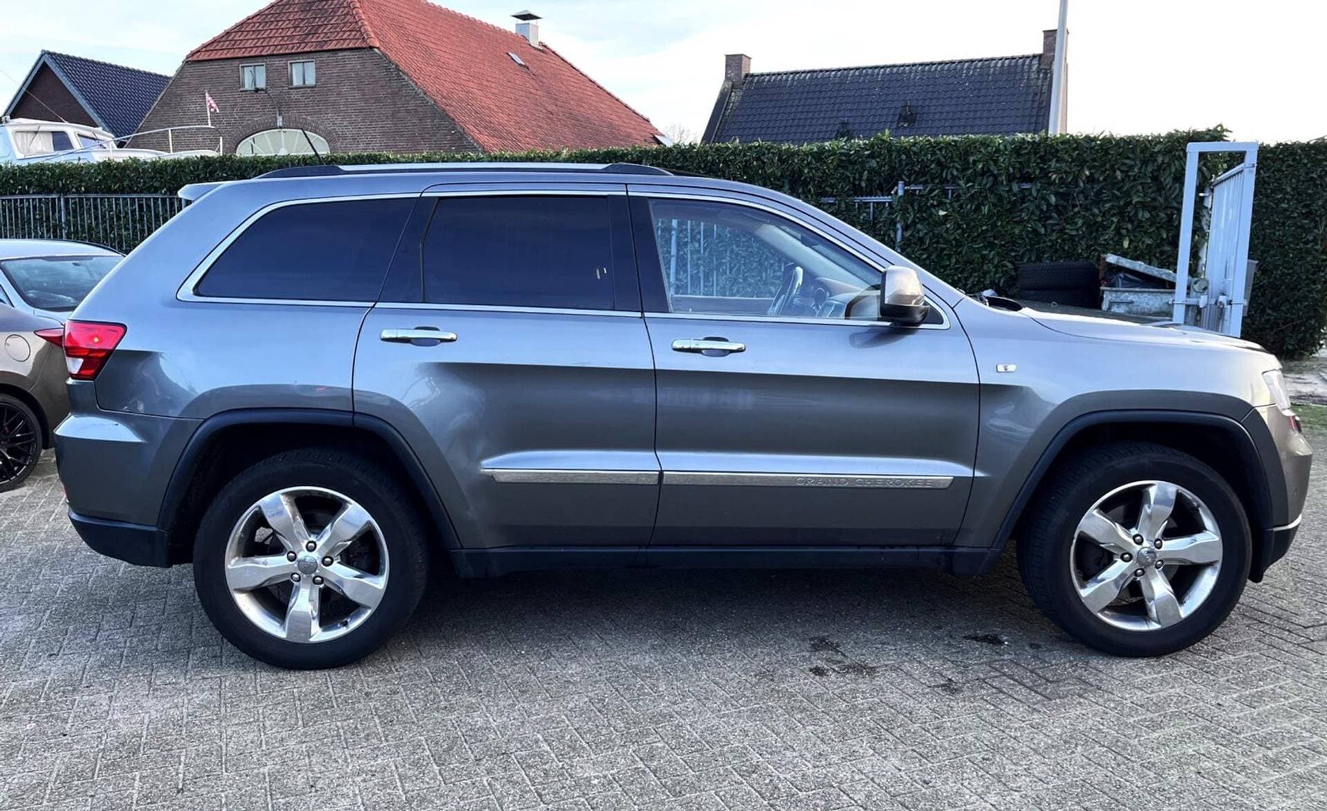 Jeep Grand Cherokee thumbnail 10