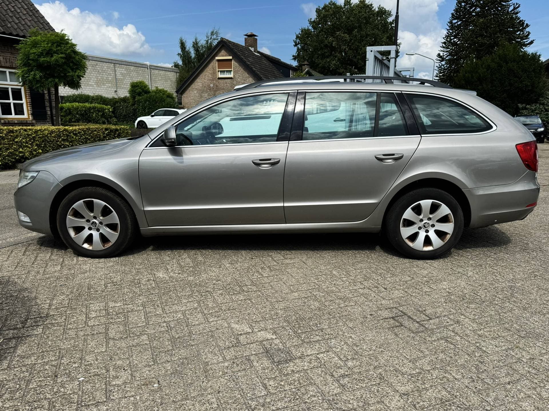 Skoda Superb thumbnail 4