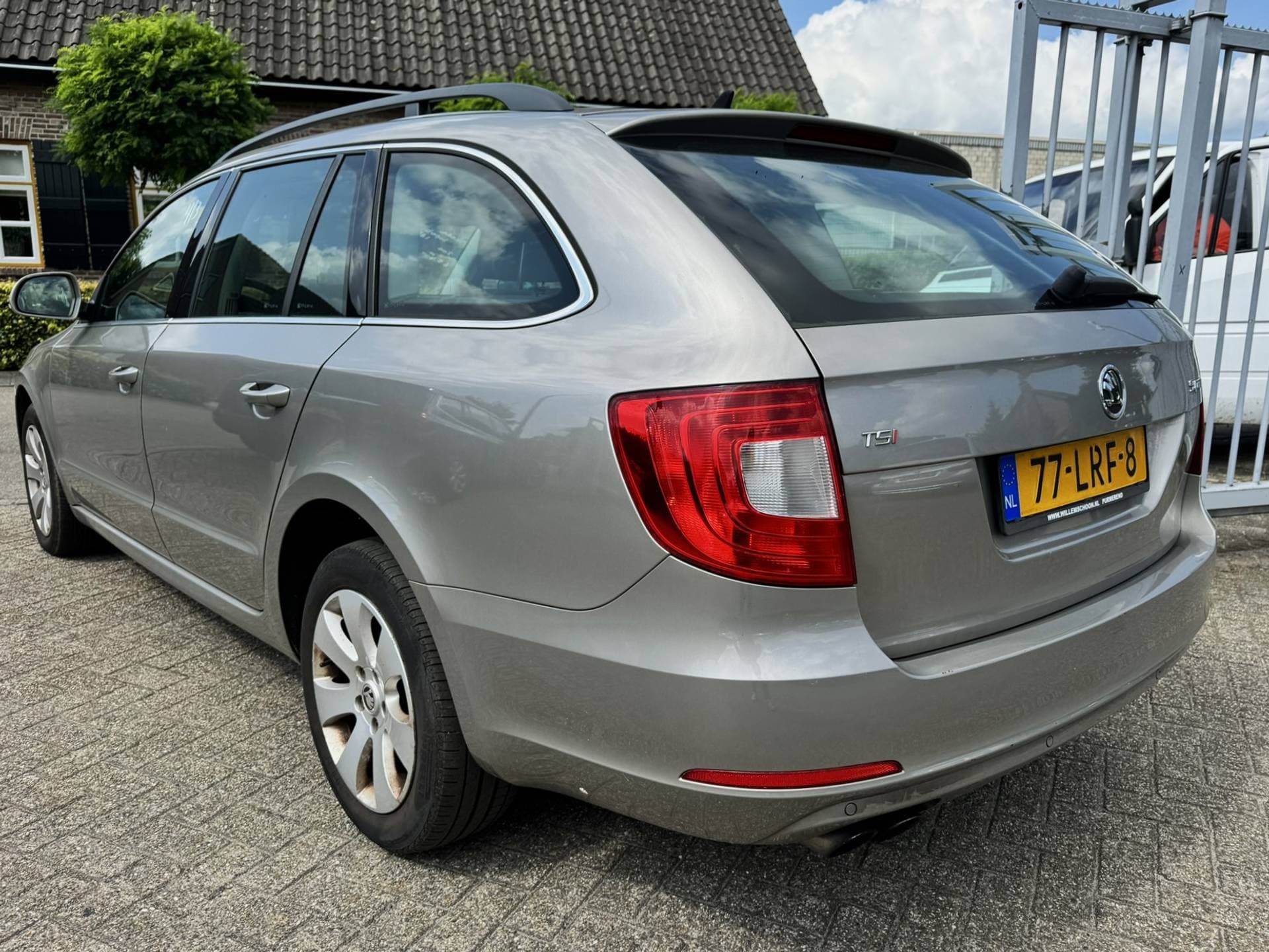 Skoda Superb thumbnail 6