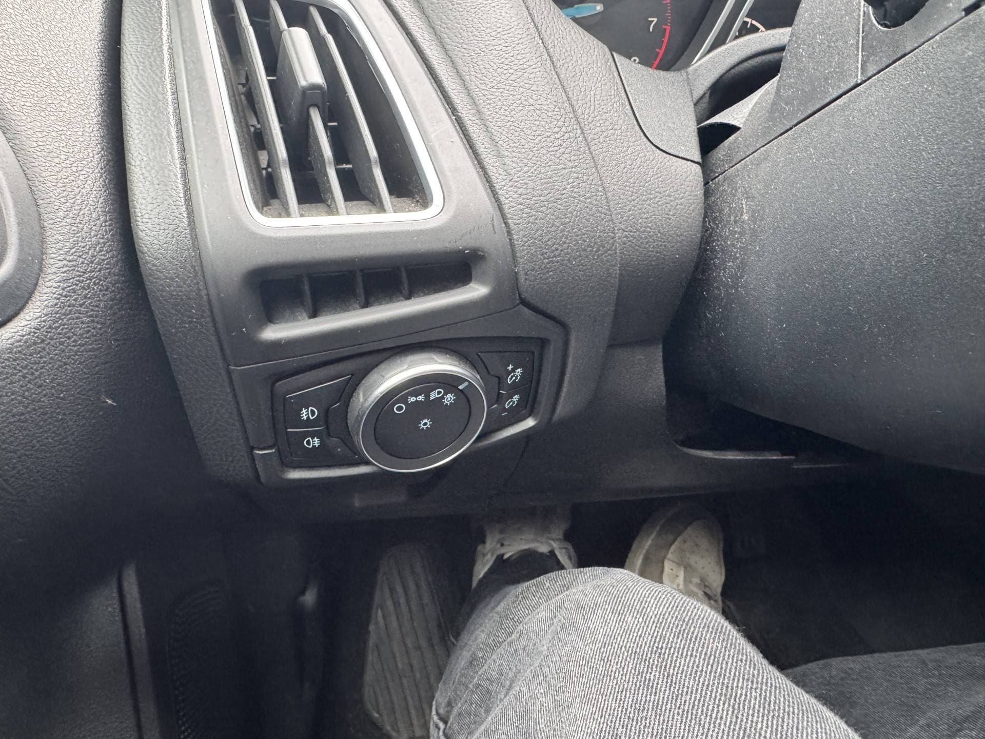 Ford Focus Wagon Titanium Edition thumbnail 11