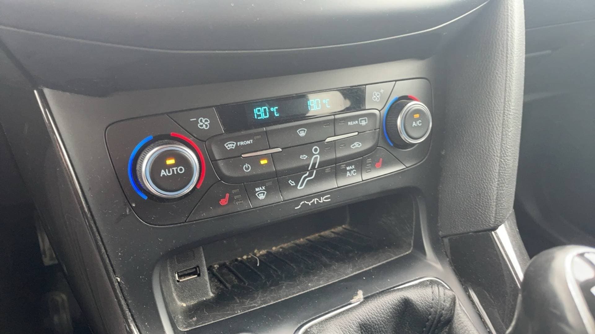 Ford Focus Wagon Titanium Edition thumbnail 4