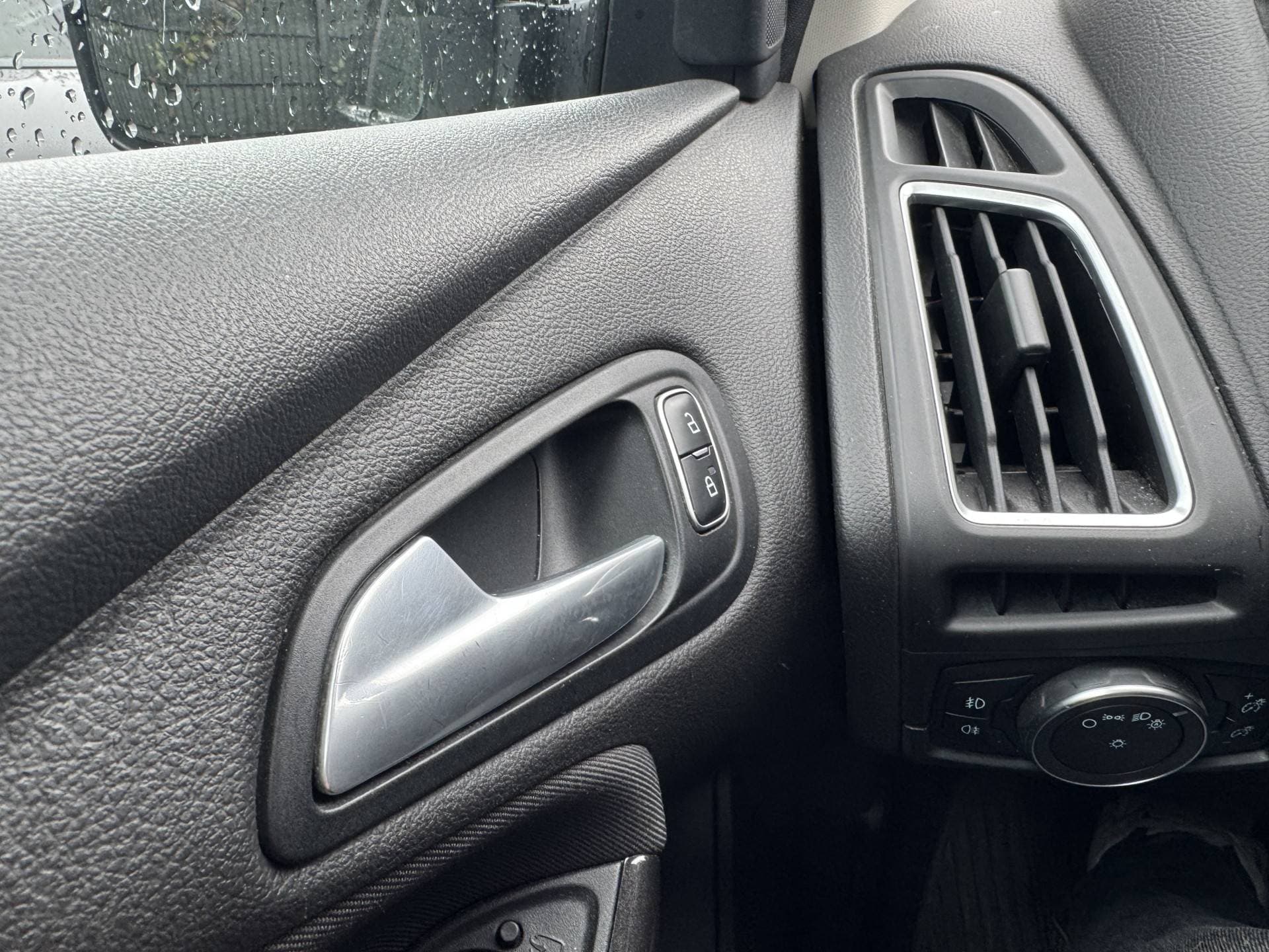 Ford Focus Wagon Titanium Edition thumbnail 10