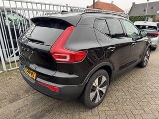 Volvo XC40 thumbnail 3