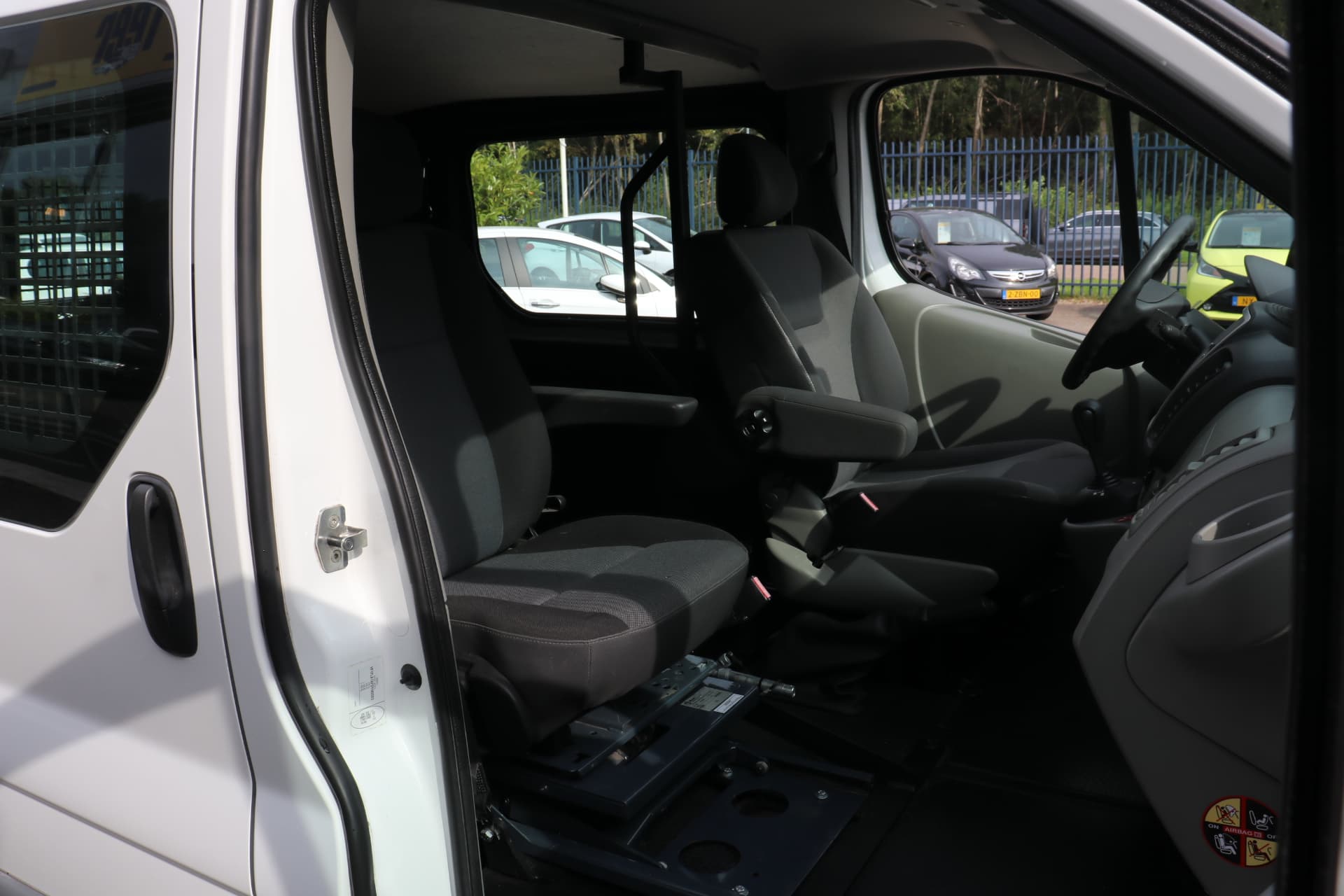 Renault Trafic 2.0 dCi T27 L1H1 Eco Rolstoelwagen thumbnail 13