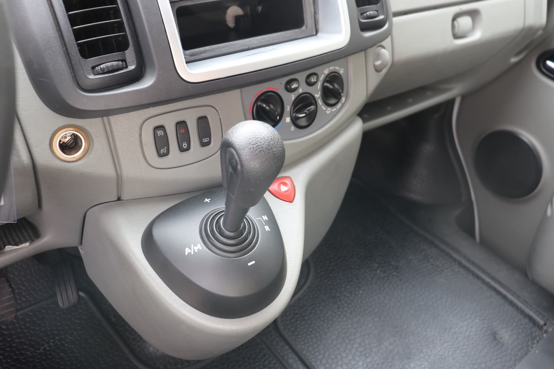 Renault Trafic 2.0 dCi T27 L1H1 Eco Rolstoelwagen thumbnail 8