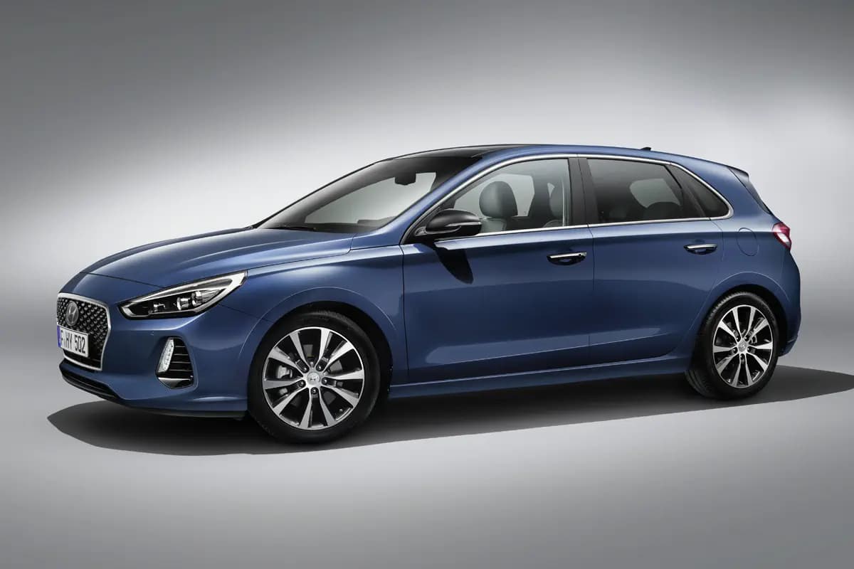 Nieuwe Hyundai i30 onder het doek vandaan gehaald