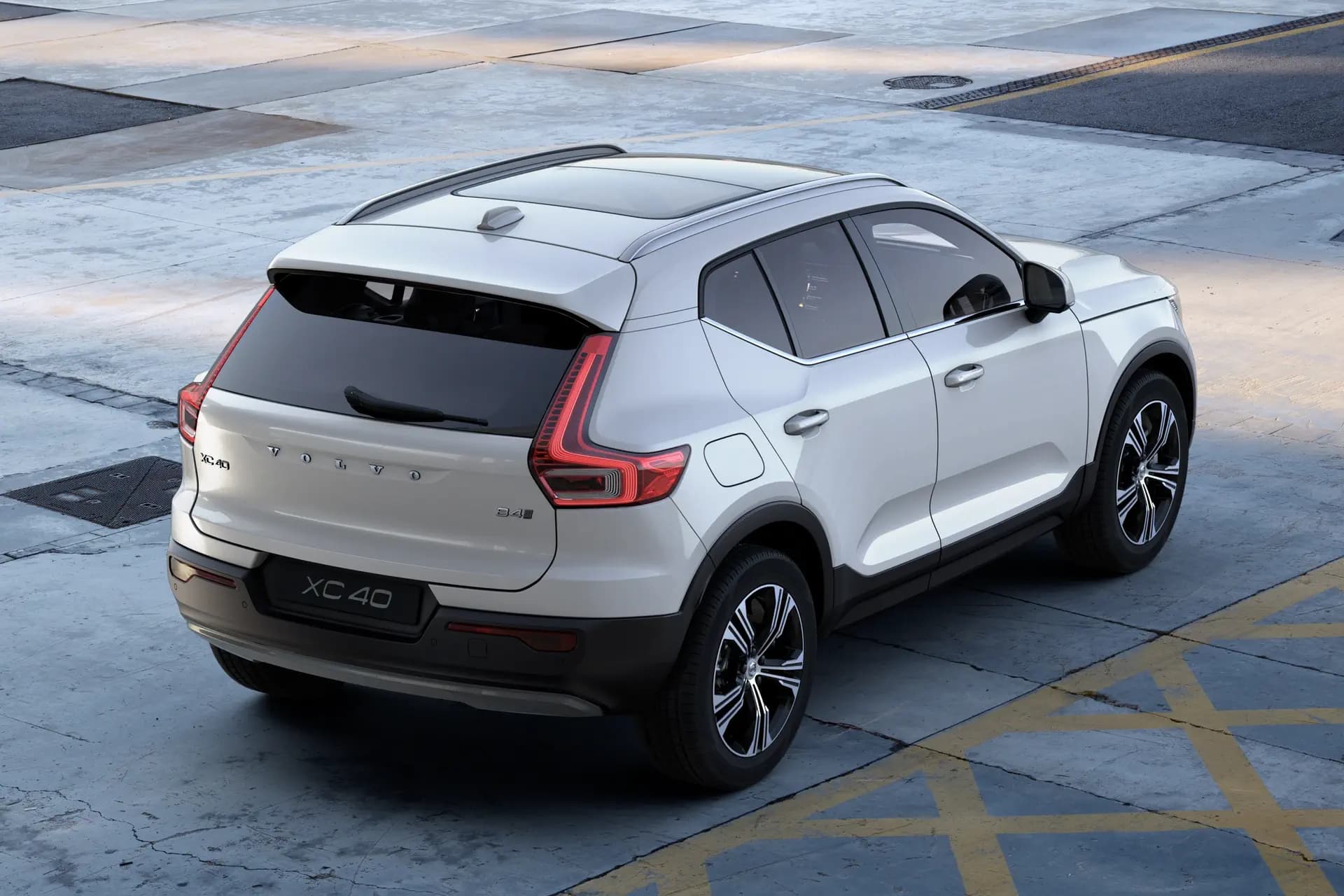 Achterwielaandrijving, grotere actieradius en sneller opladen voor volledig elektrische Volvo C40- en XC40-modellen