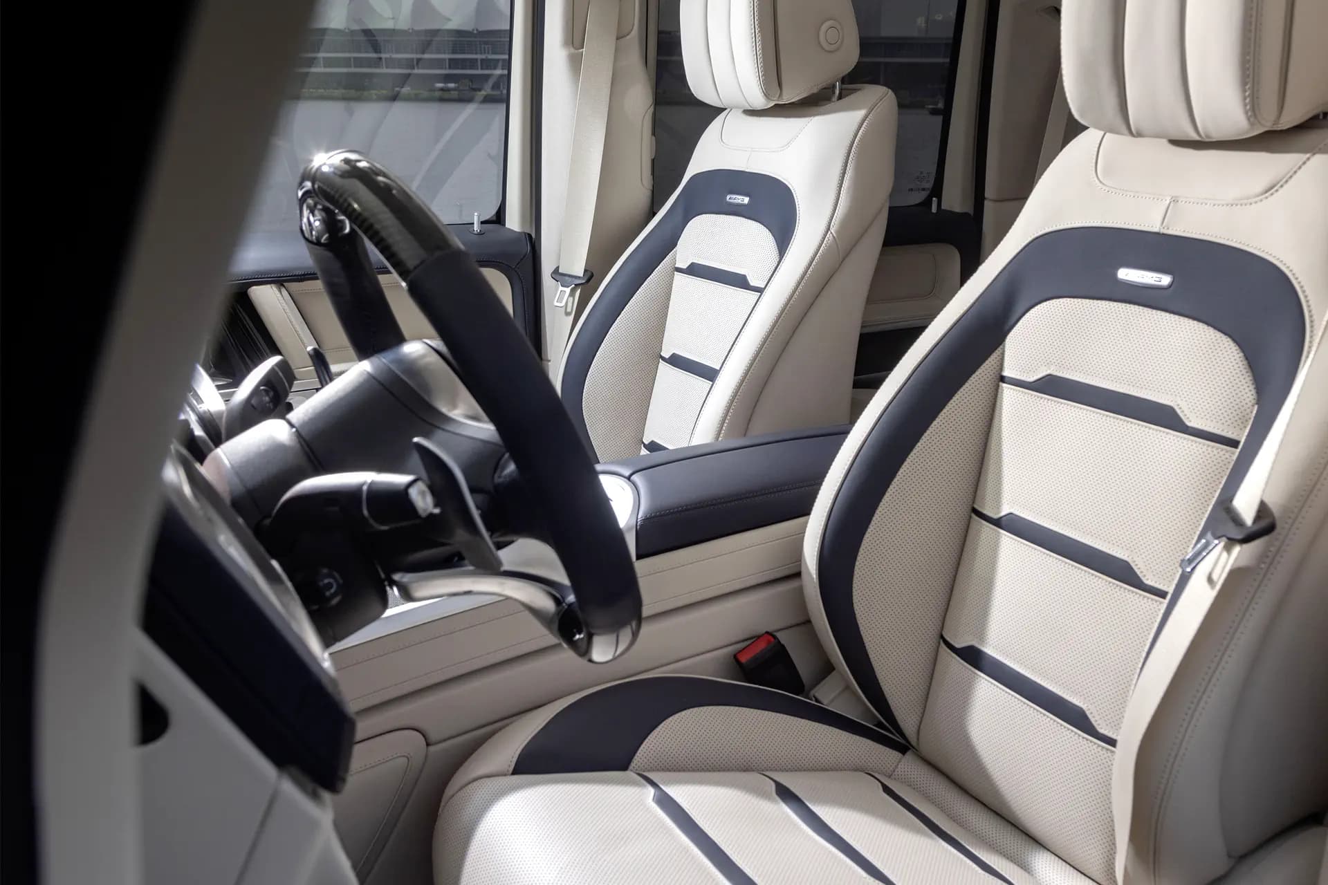 Te land en ter zee: Mercedes-AMG G 63 Cigarette Edition