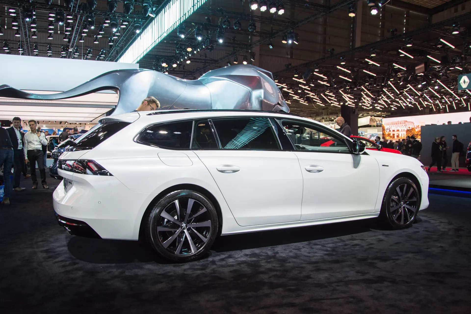 Peugeot 508 wordt nóg interessanter in Parijs