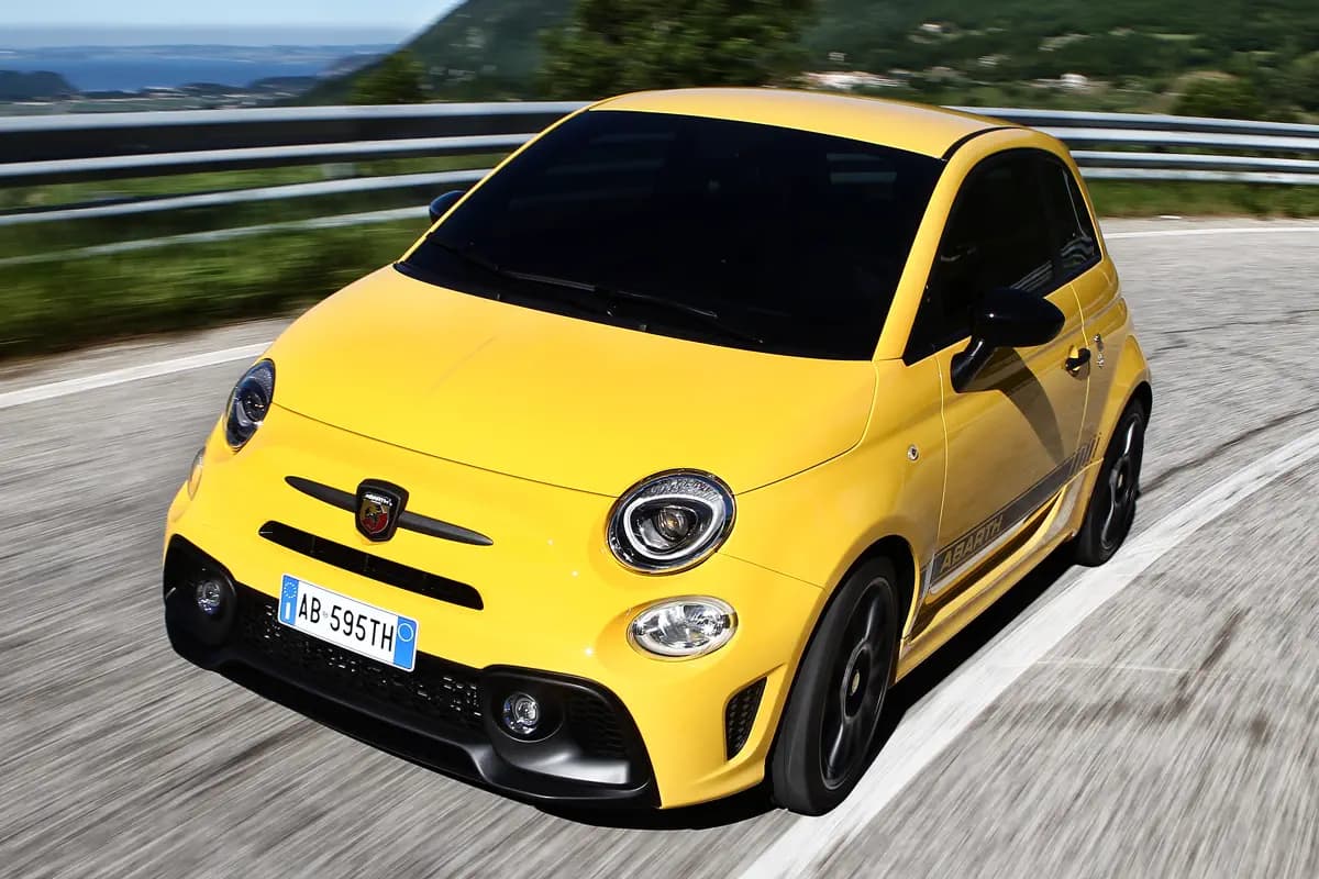 Rijd een Abarth 595 zakelijk vanaf 299 euro per maand