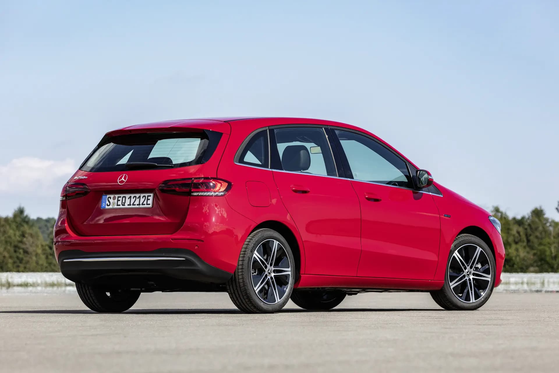 Mercedes-Benz A en B-Klasse aan de stekker