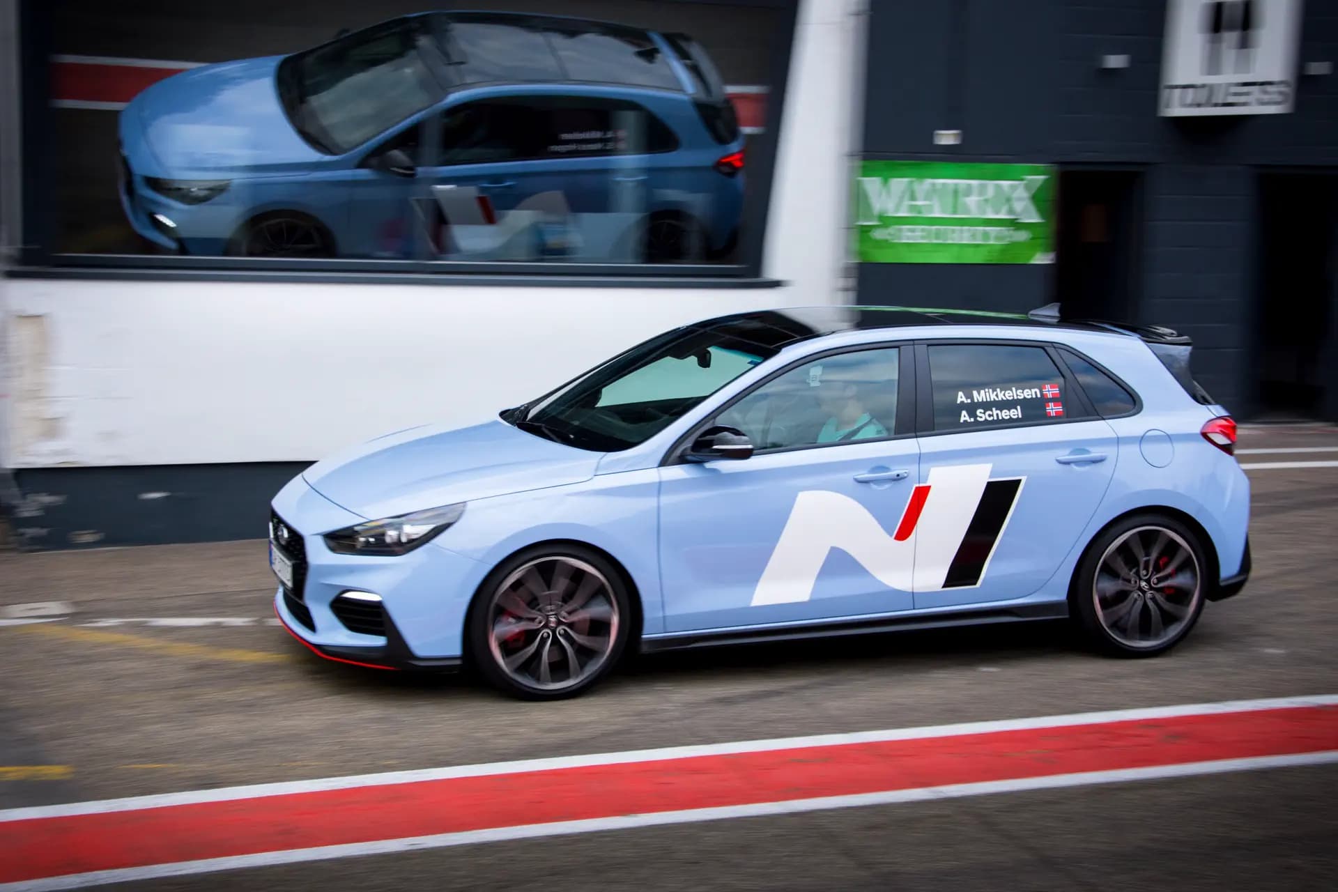Met de Hyundai i30 N het circuit op