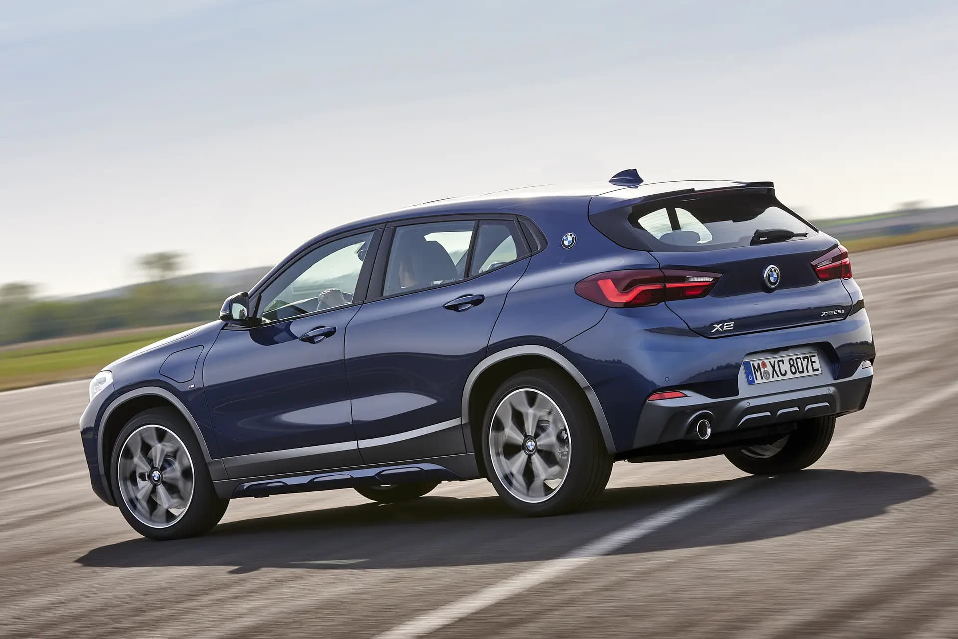De geheel nieuwe BMW X2 en de allereerste BMW iX2.
