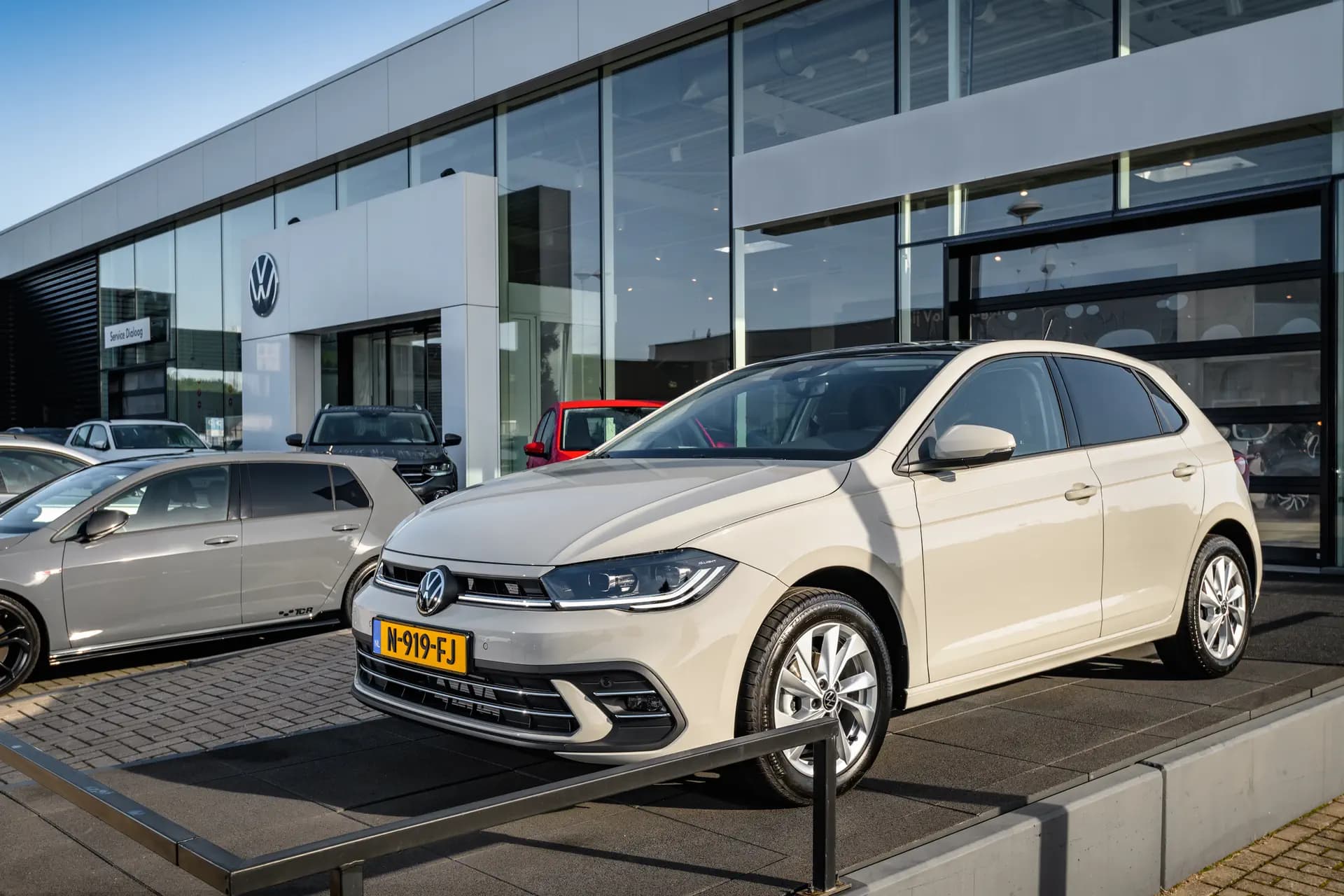 Vernieuwde Volkswagen Polo staat nu bij de dealers