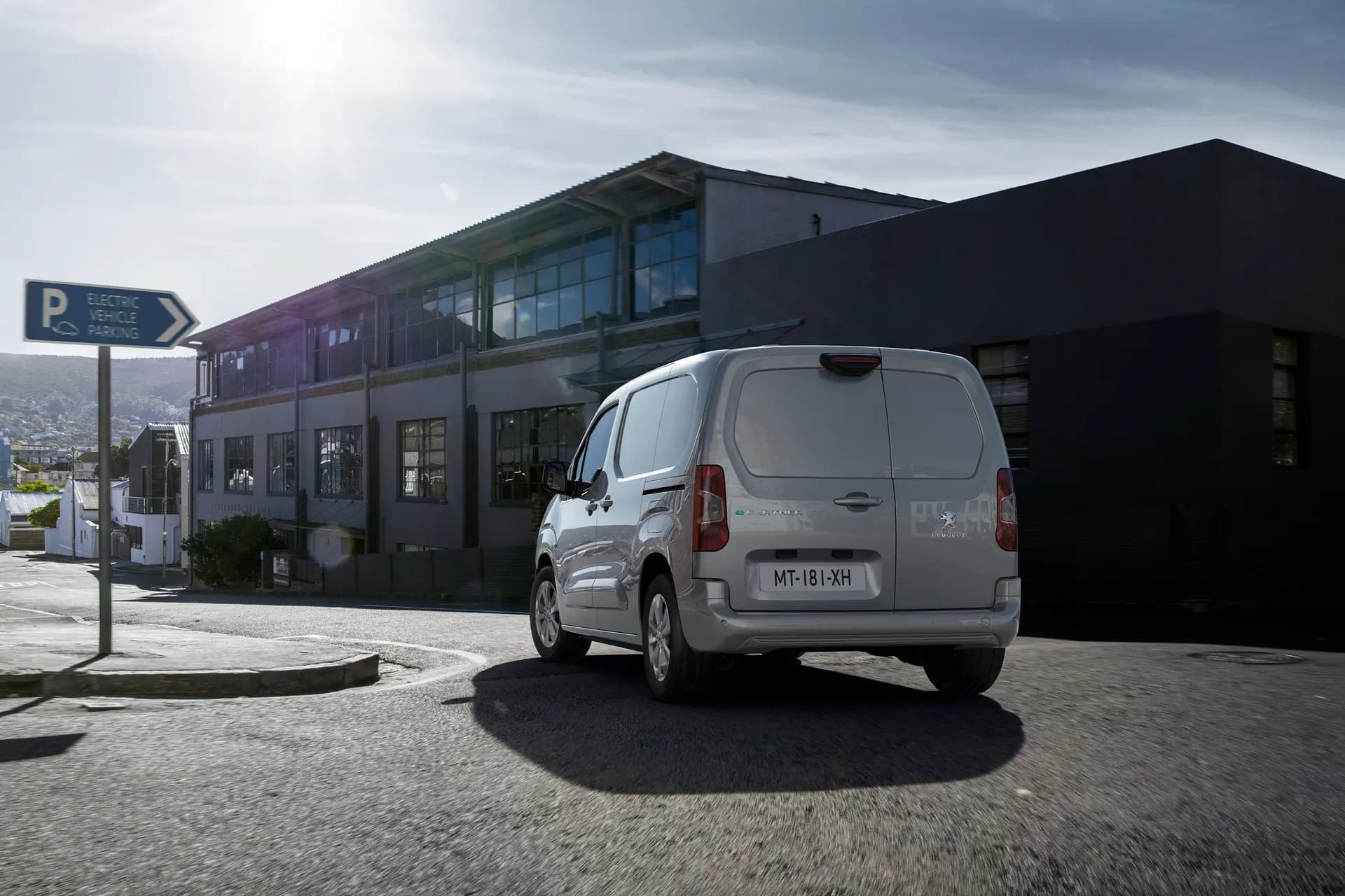 Nieuwe PEUGEOT bedrijfsautofamilie nu te bestellen