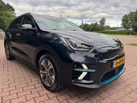 Kia E-Niro EXECUTIVELINE 64KWH 3FASE LADEN/THAAK/DAKDRAGERS/ACARPLAY/LEER/FABRIEKSGARANTIE
