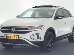 Volkswagen T-Roc 1.5 TSI 150pk DSG Style Camera Panoramadak IQ.Light Stoelverwarming Carplay